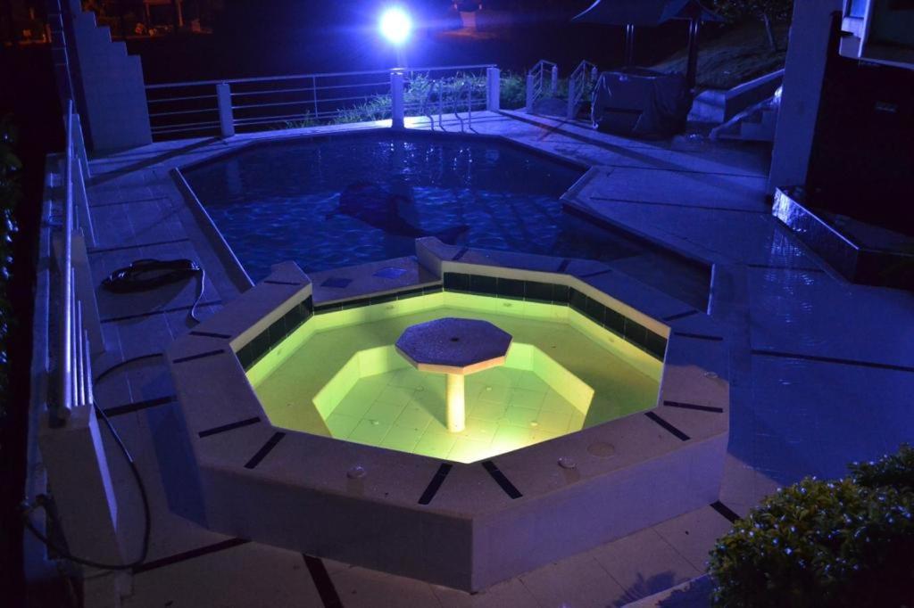 Hermosa casa con piscina y BBQ en Melgar