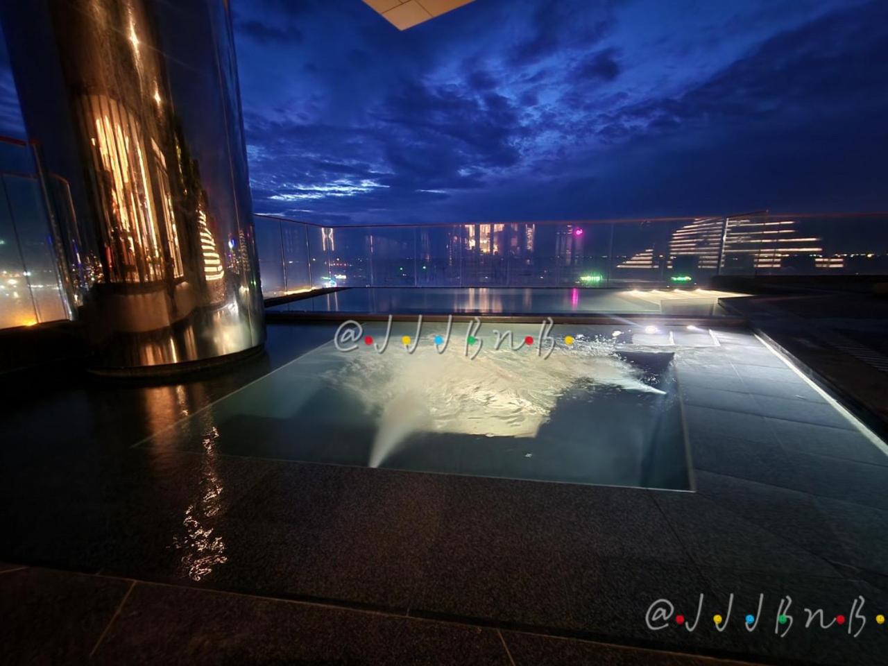 Edge Central Pattaya by JJJ