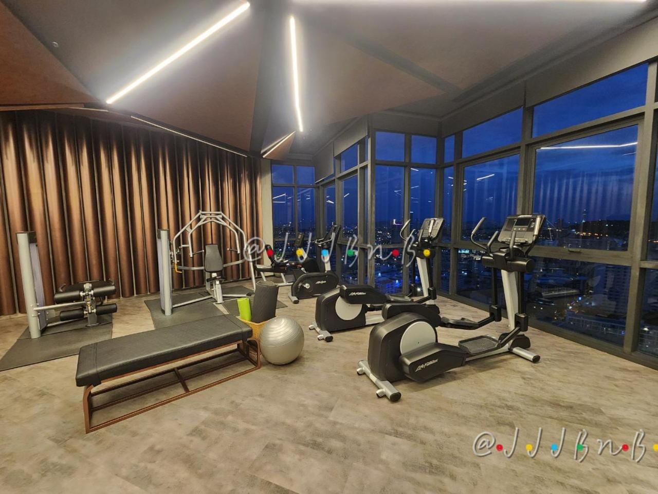 Edge Central Pattaya by JJJ