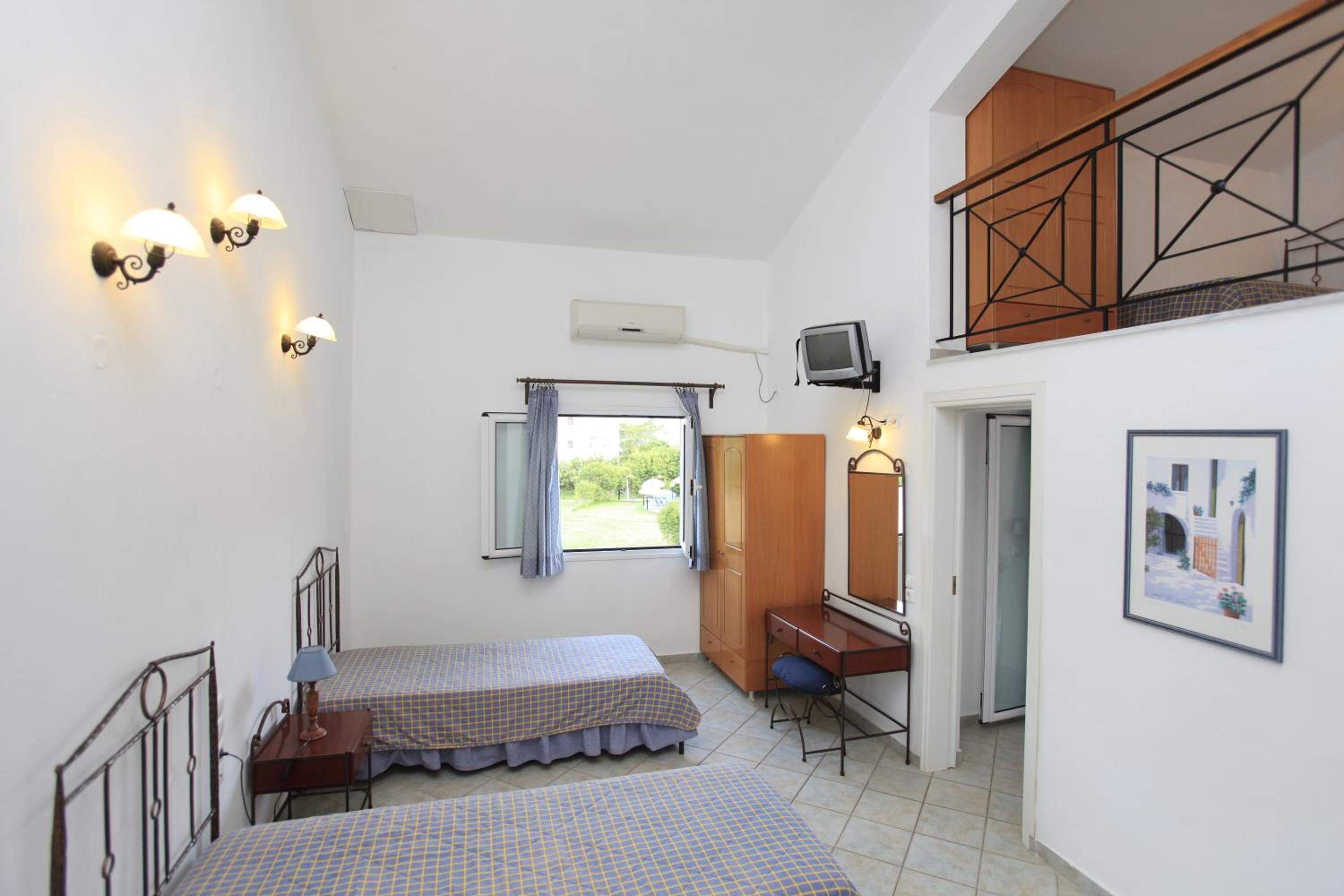 Yiannis Studios