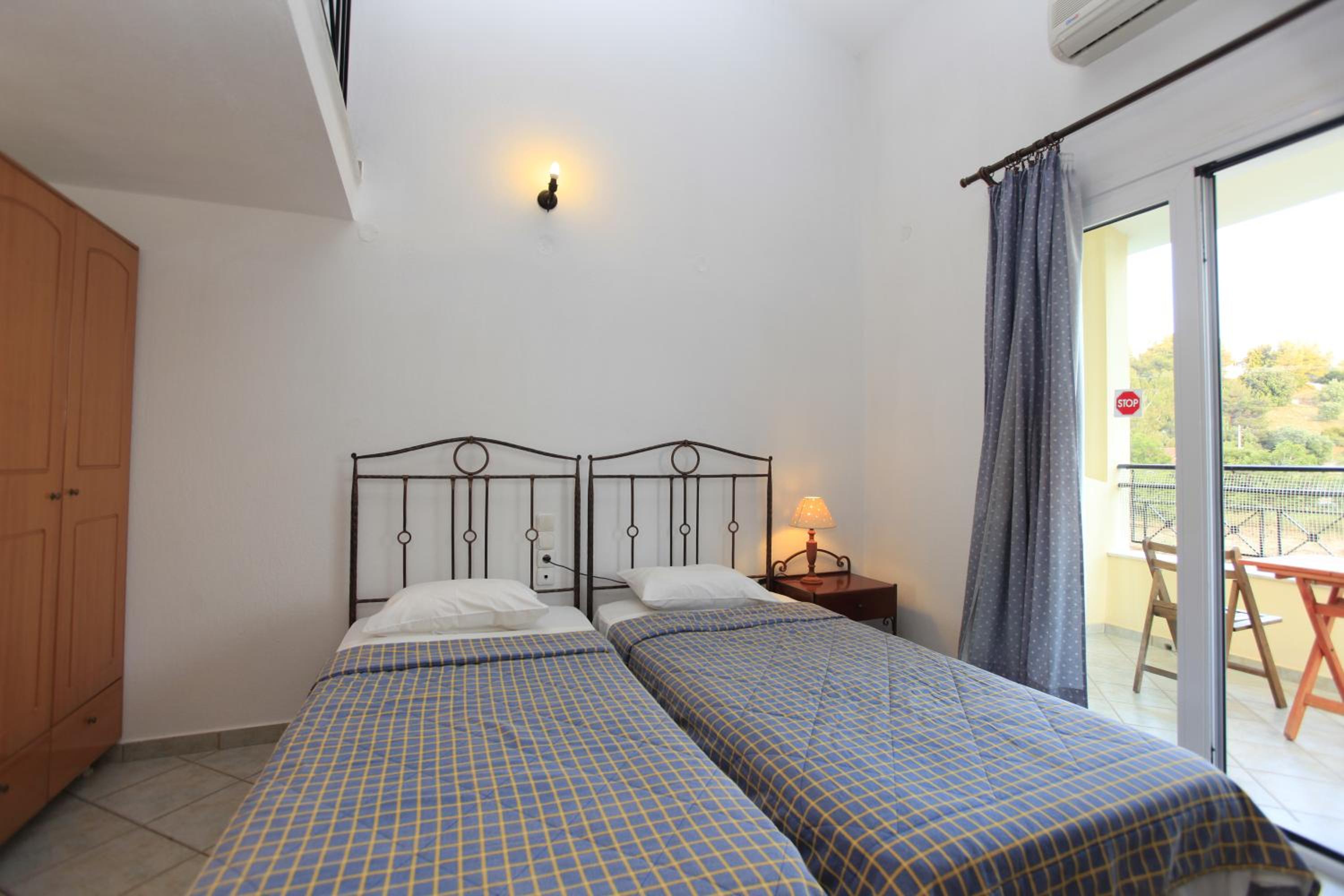 Yiannis Studios