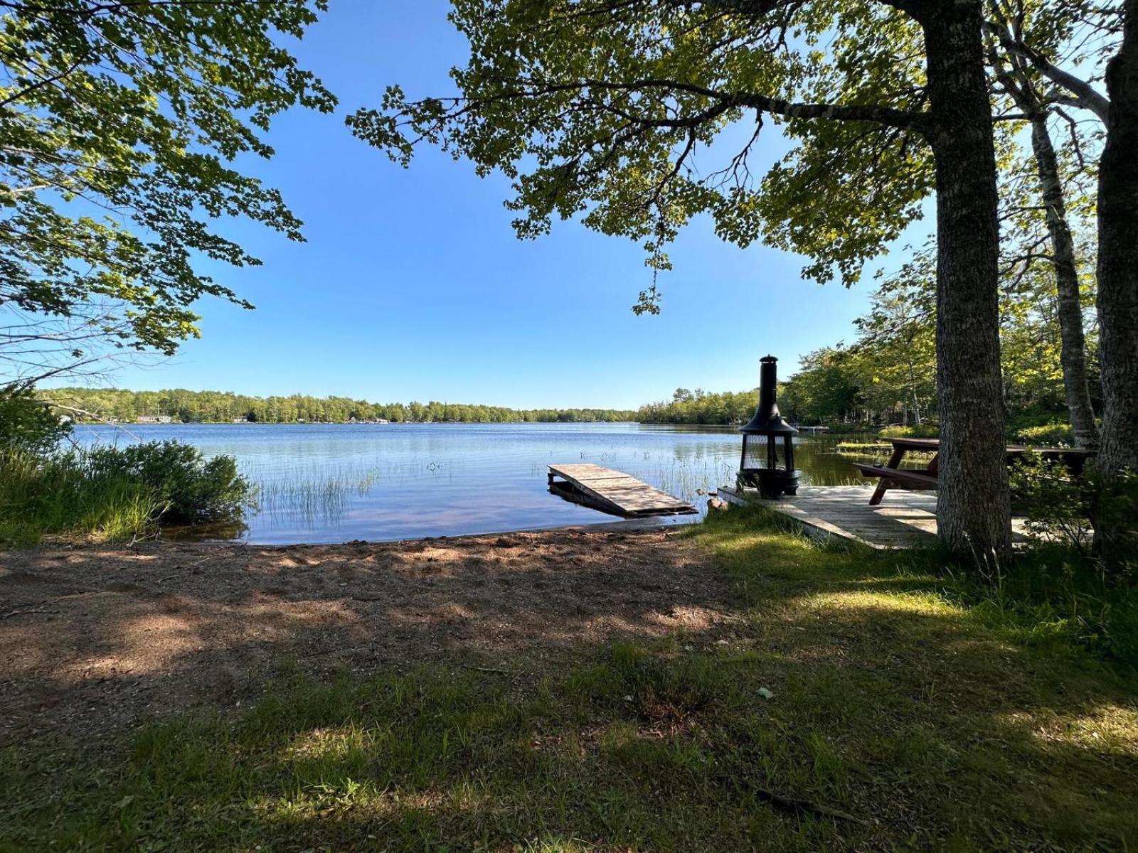 Archie's Lakeside Cabin