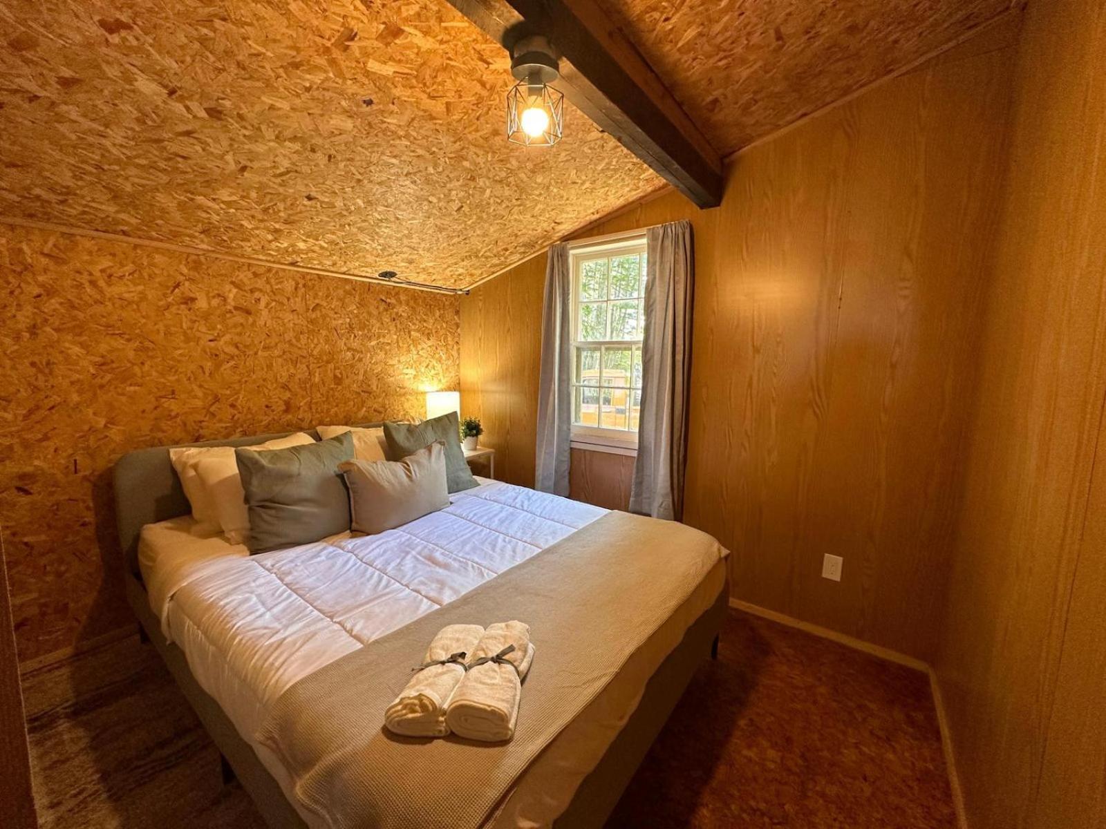 Archie's Lakeside Cabin - Image 2
