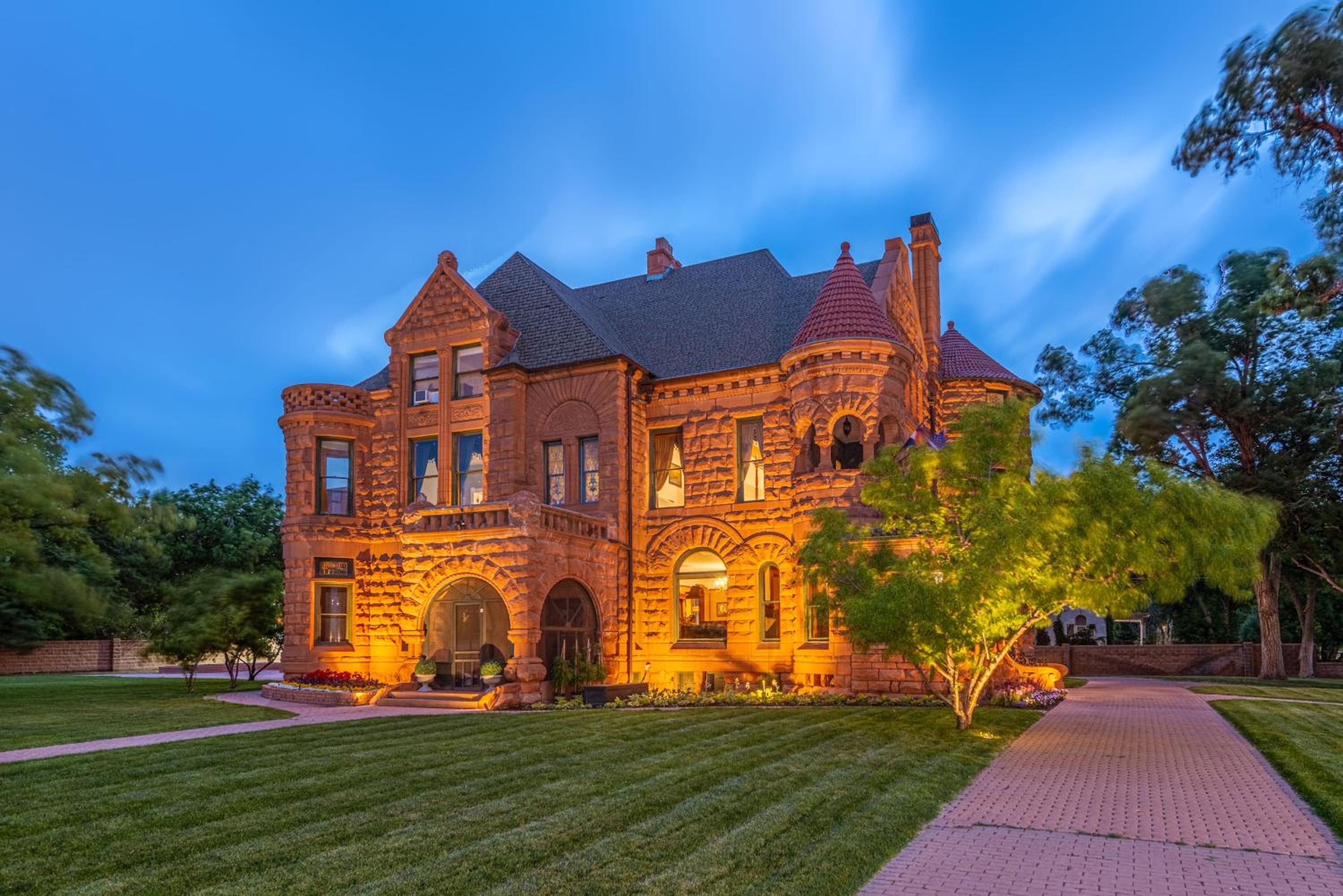 Orman Mansion - Pueblo's Most Luxurious Stay! view 4