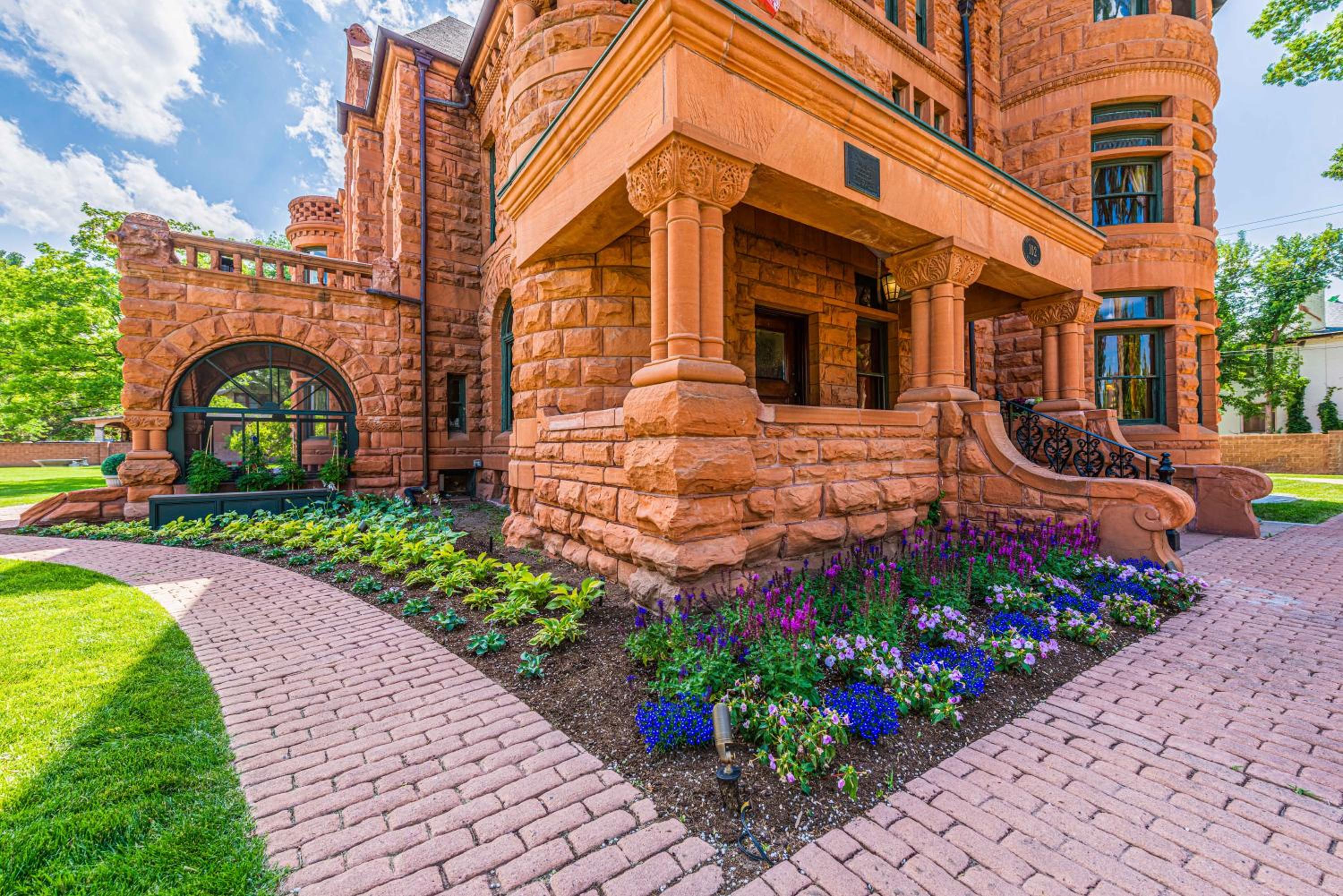 Orman Mansion - Pueblo's Most Luxurious Stay! view 3