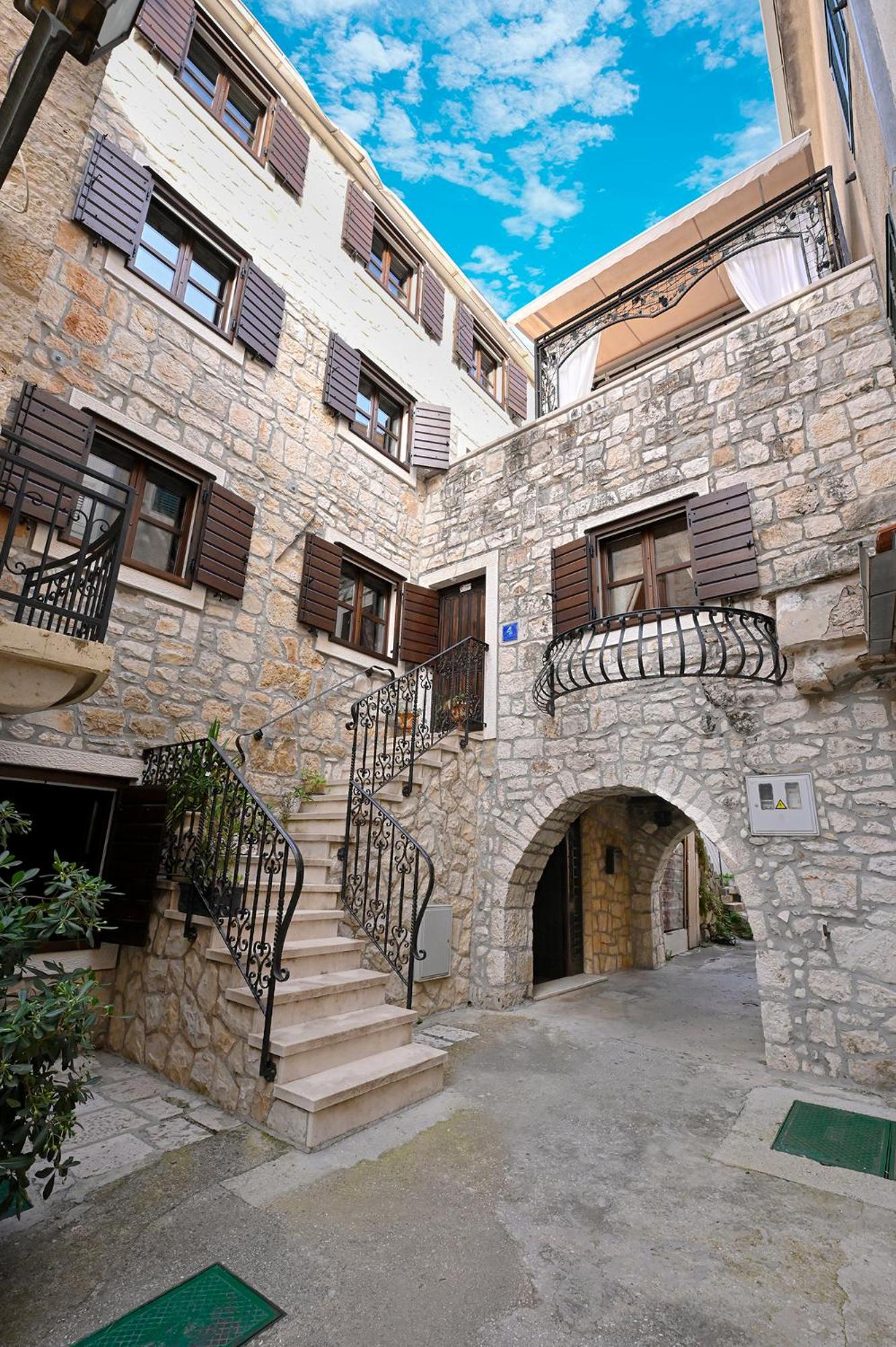 Hotel Stone House - Srida