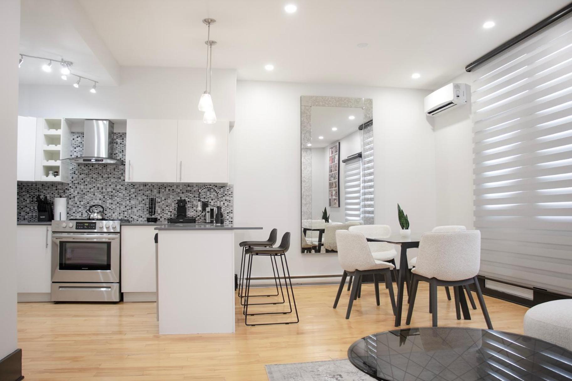 Chic 1-Bedroom Retreat in Montreal's Vibrant Plateau Mont-Royal Area - Apt 3