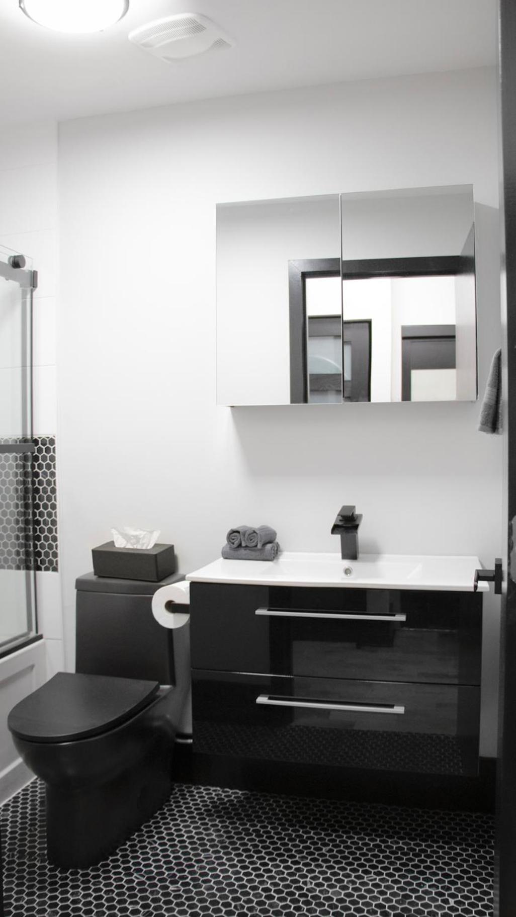 Chic 1-Bedroom Retreat in Montreal's Vibrant Plateau Mont-Royal Area - Apt 3