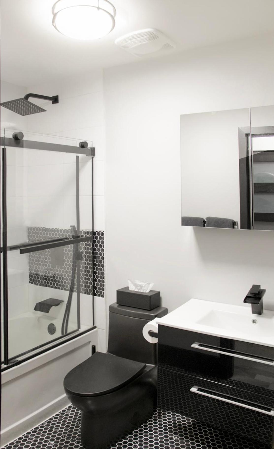 Chic 1-Bedroom Retreat in Montreal's Vibrant Plateau Mont-Royal Area - Apt 3