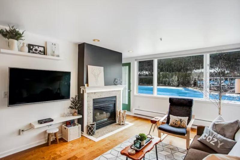 Lakeside Village 1 Bedroom Condo In Lakeshore Complex view 2