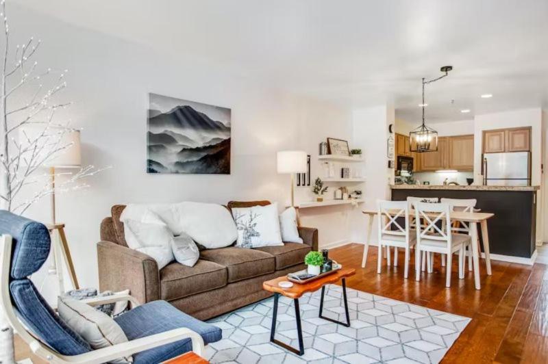 Lakeside Village 1 Bedroom Condo In Lakeshore Complex view 4