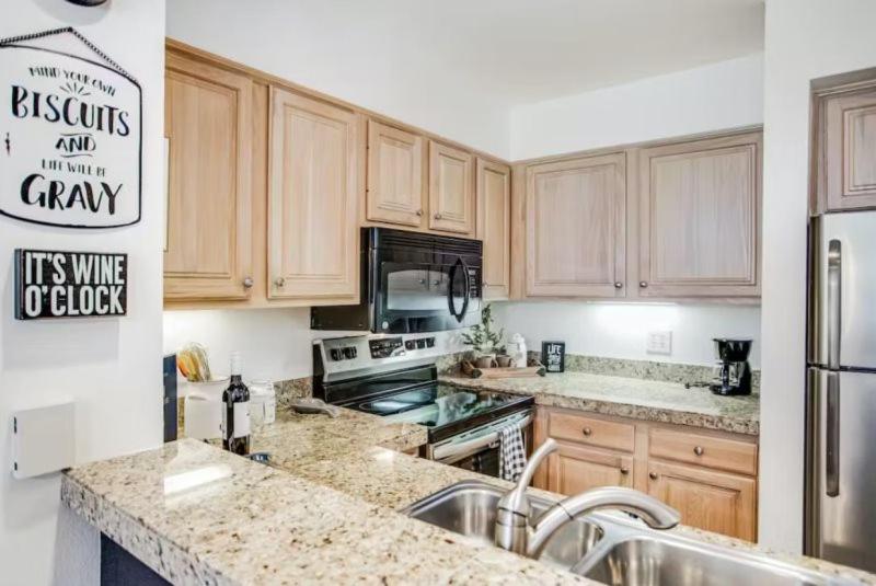 Lakeside Village 1 Bedroom Condo In Lakeshore Complex view 5