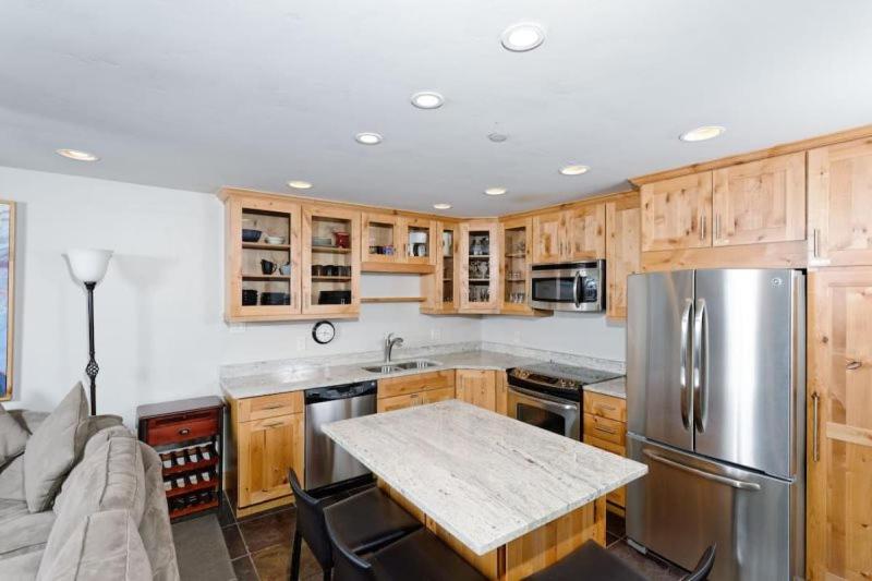 Snowmass Village 3 Bedroom Premier Condo - Crestwood view 4