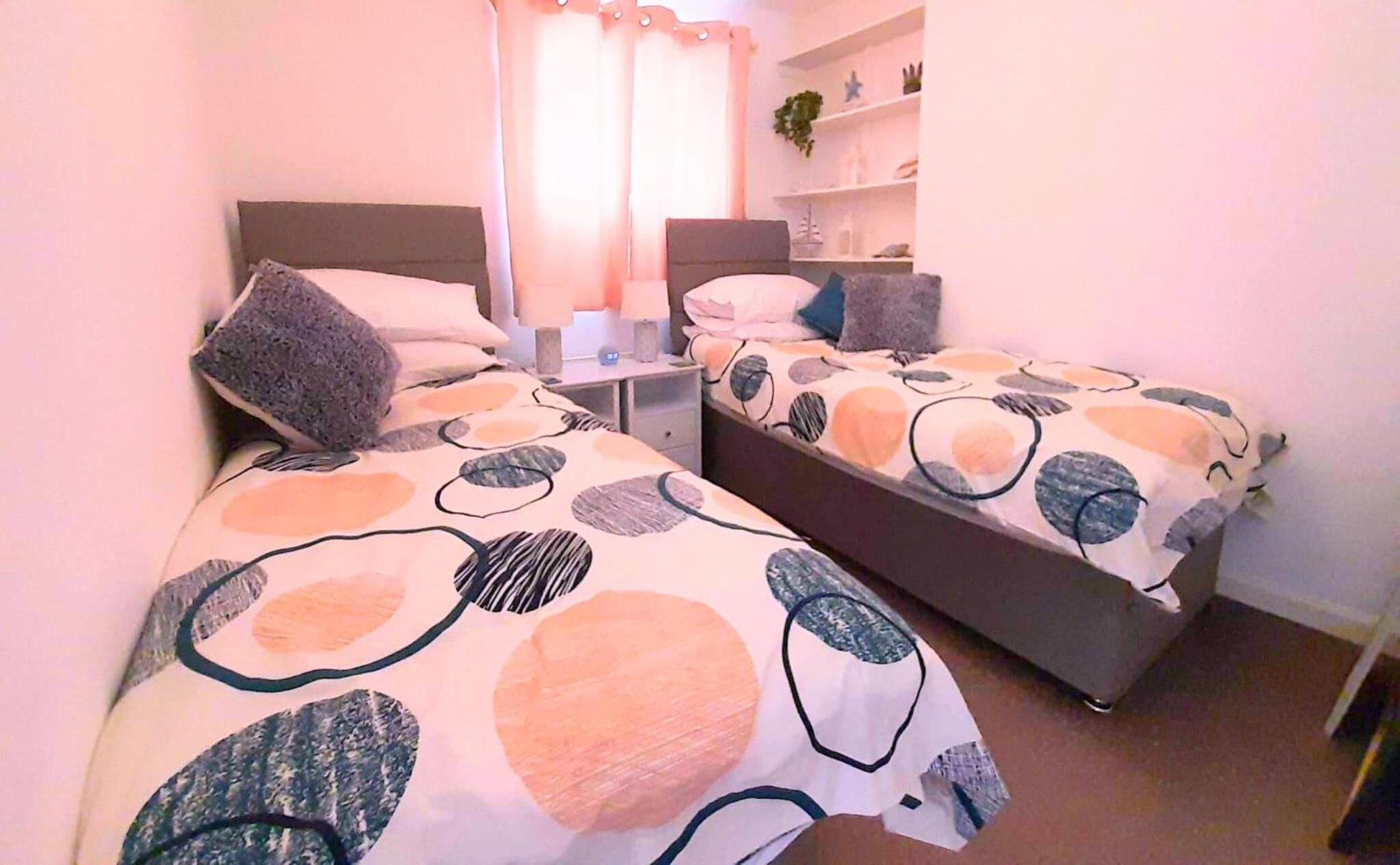 Bosun's Call Central Dartmouth - 2 Bed homely Apartment Self Check In - Pet Friendly Fast WiFi & Workspace - Perfect location in the middle of the old town, photo 10