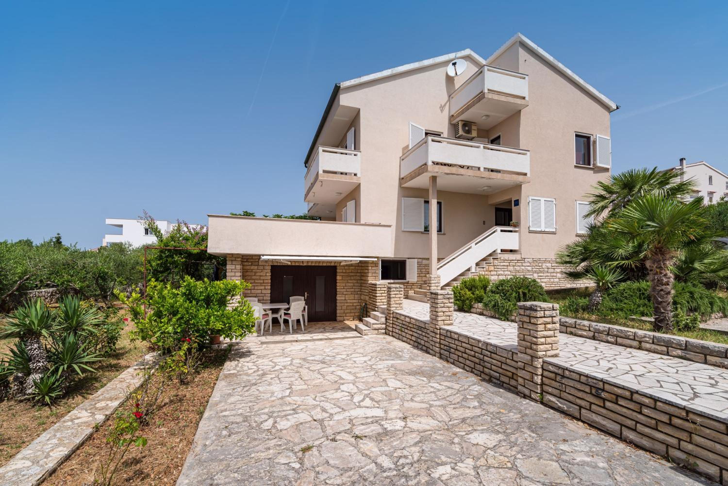 Apartment Ljubica with nice garden view 4
