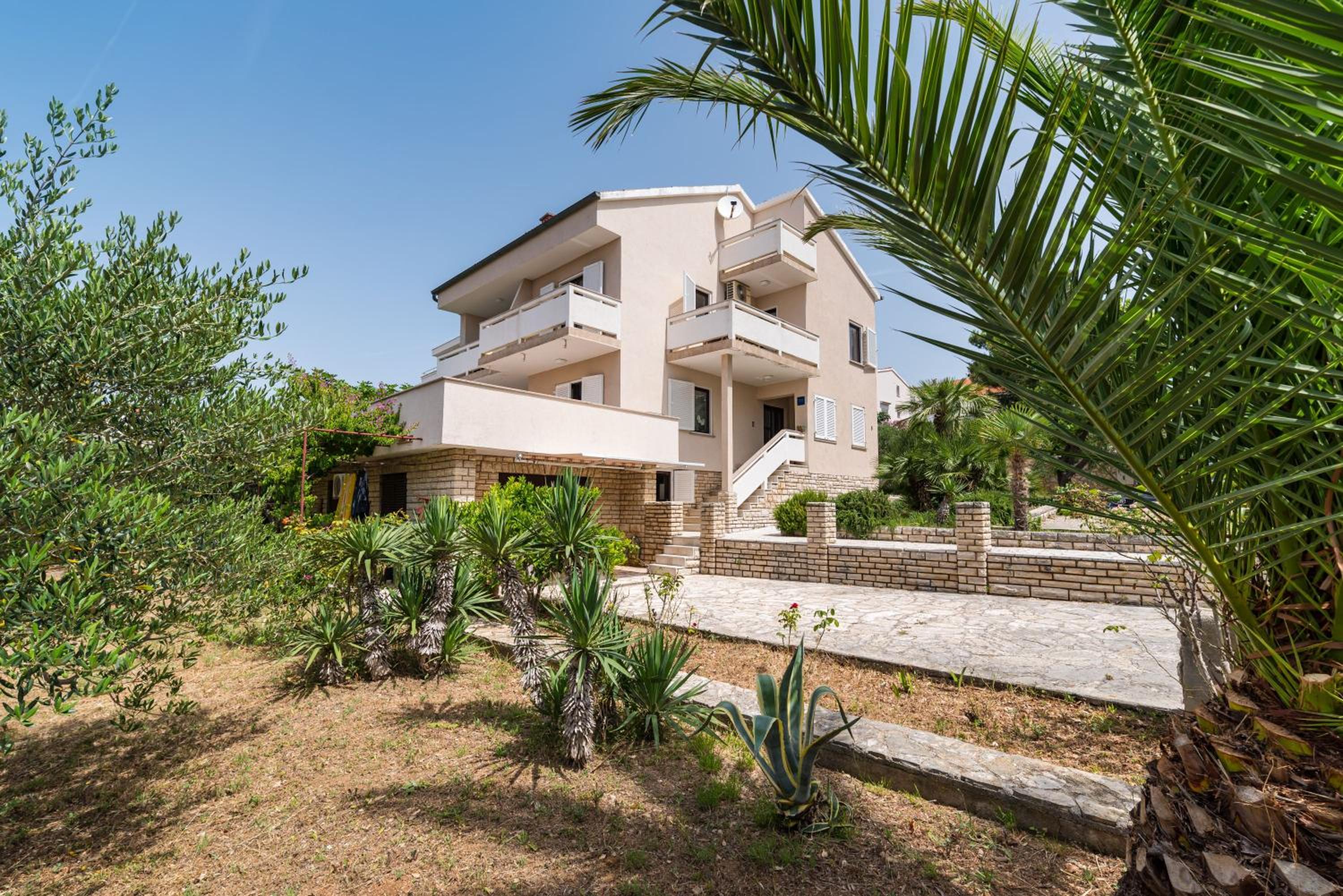 Apartment Ljubica with nice garden view 5