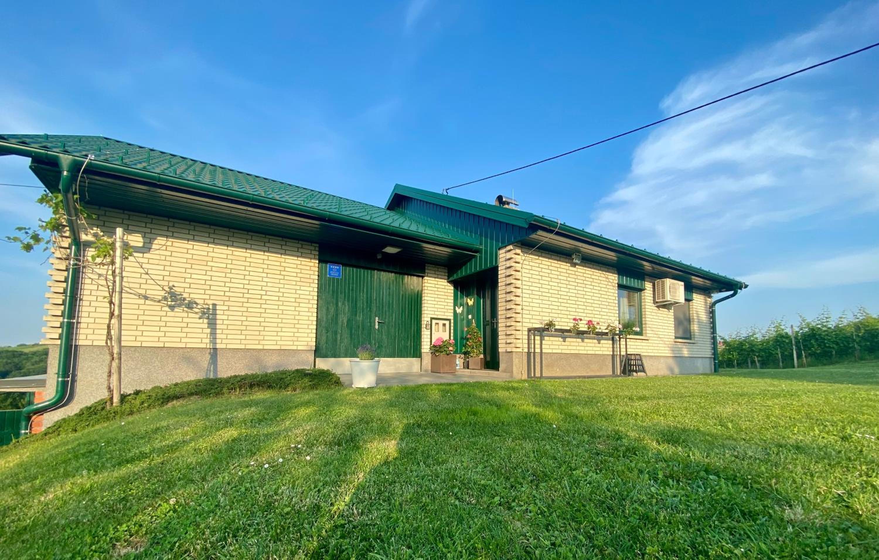 Hotel Kuća za odmor MUŠKAT - Image 1