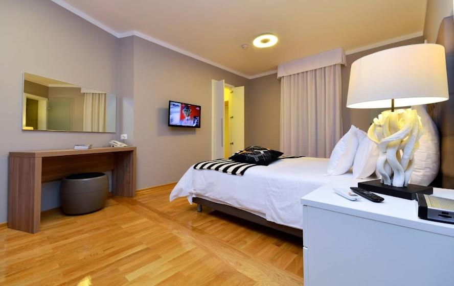Deluxe Two bedroom Sea View apartment view 3