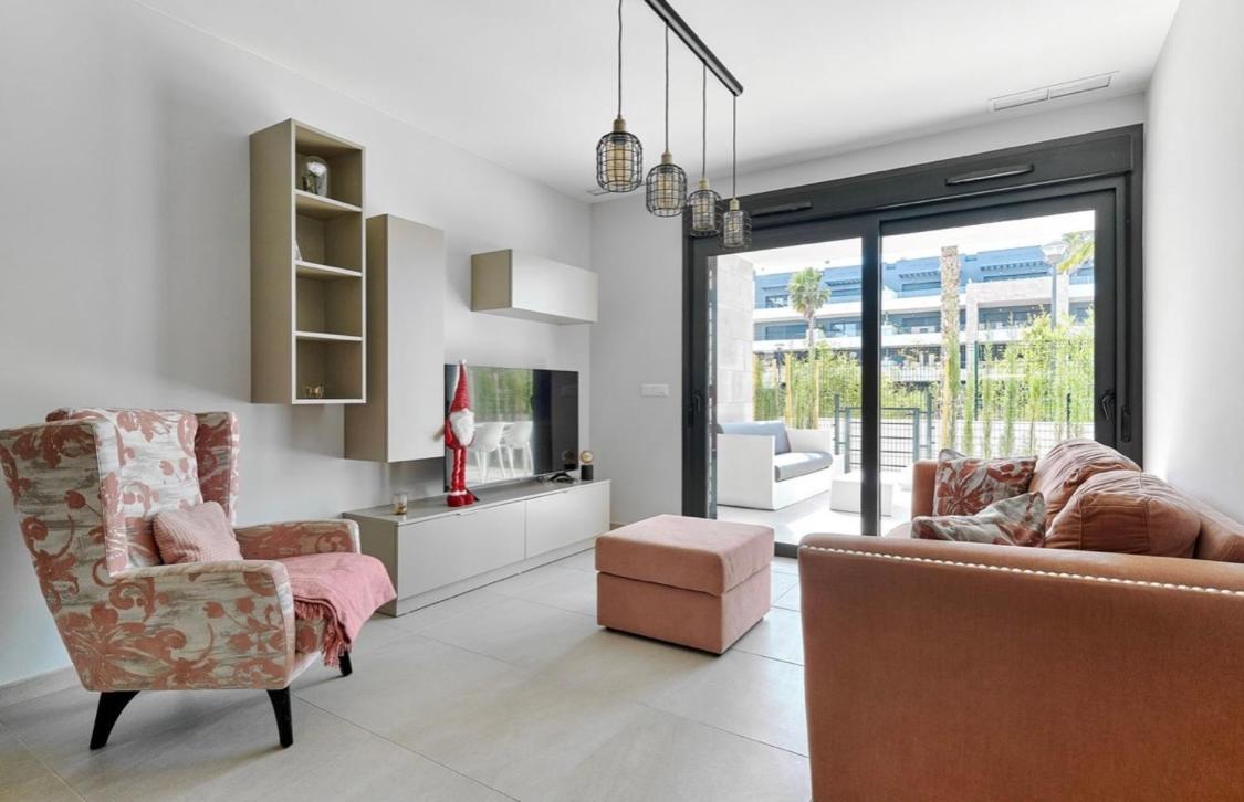 Apartment with terrace in Flamenco village urbanization