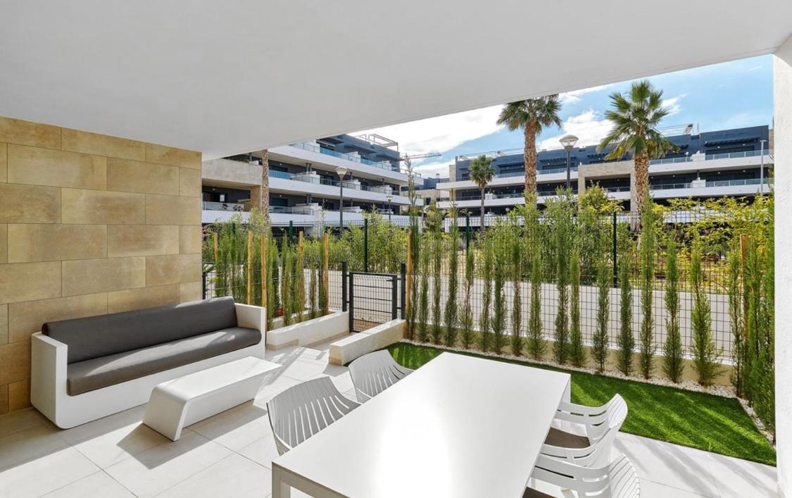 Apartment with terrace in Flamenco village urbanization