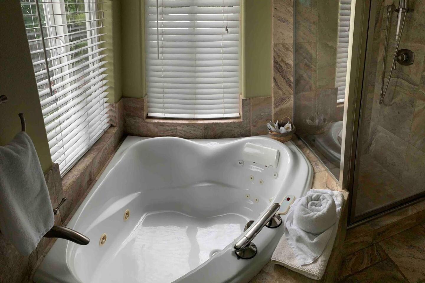 Cozy Guesthouse- Individual Unit Private & Relaxing