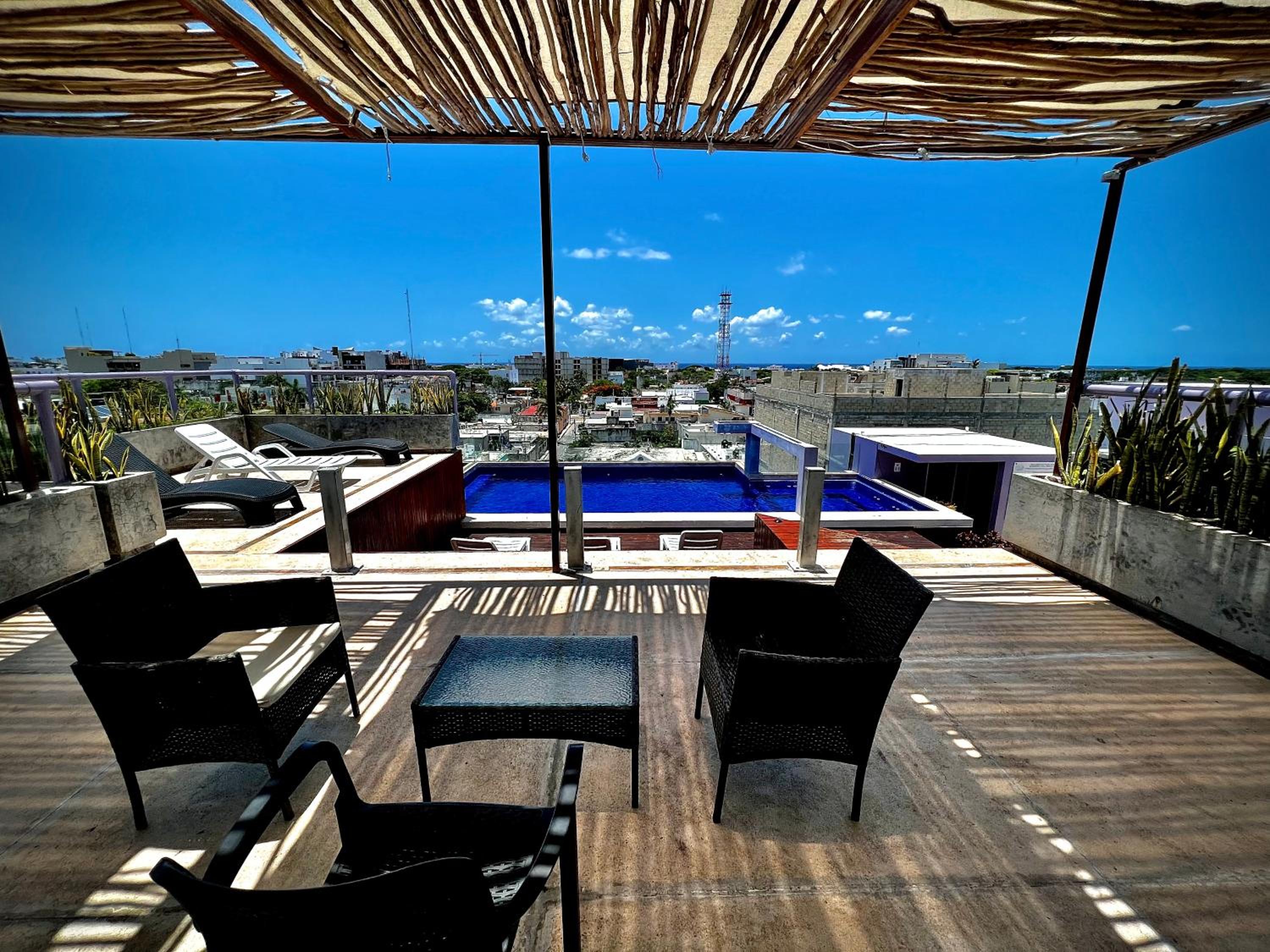 Playa Centro Rooftop Apartments & Studios