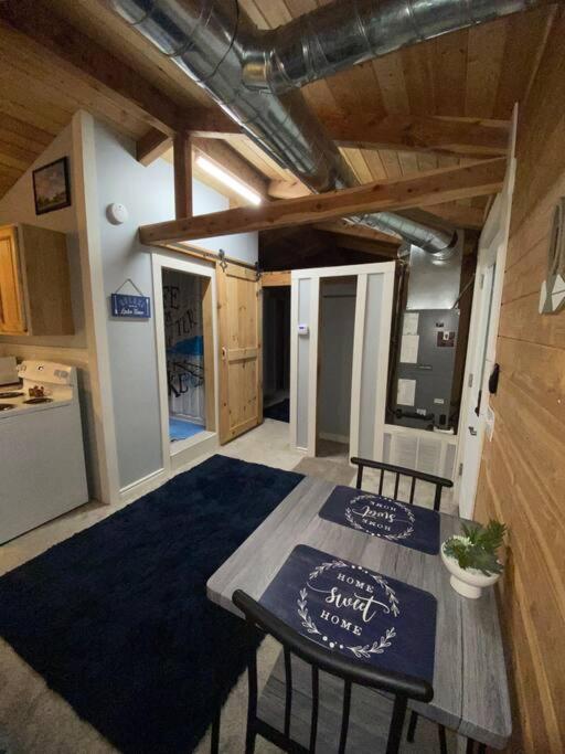 The PLX Custom Cedar Log Cabin On The Lake
