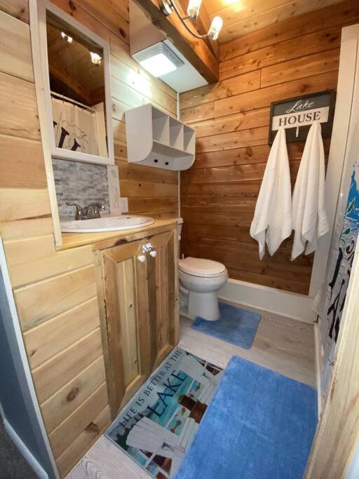 The PLX Custom Cedar Log Cabin On The Lake