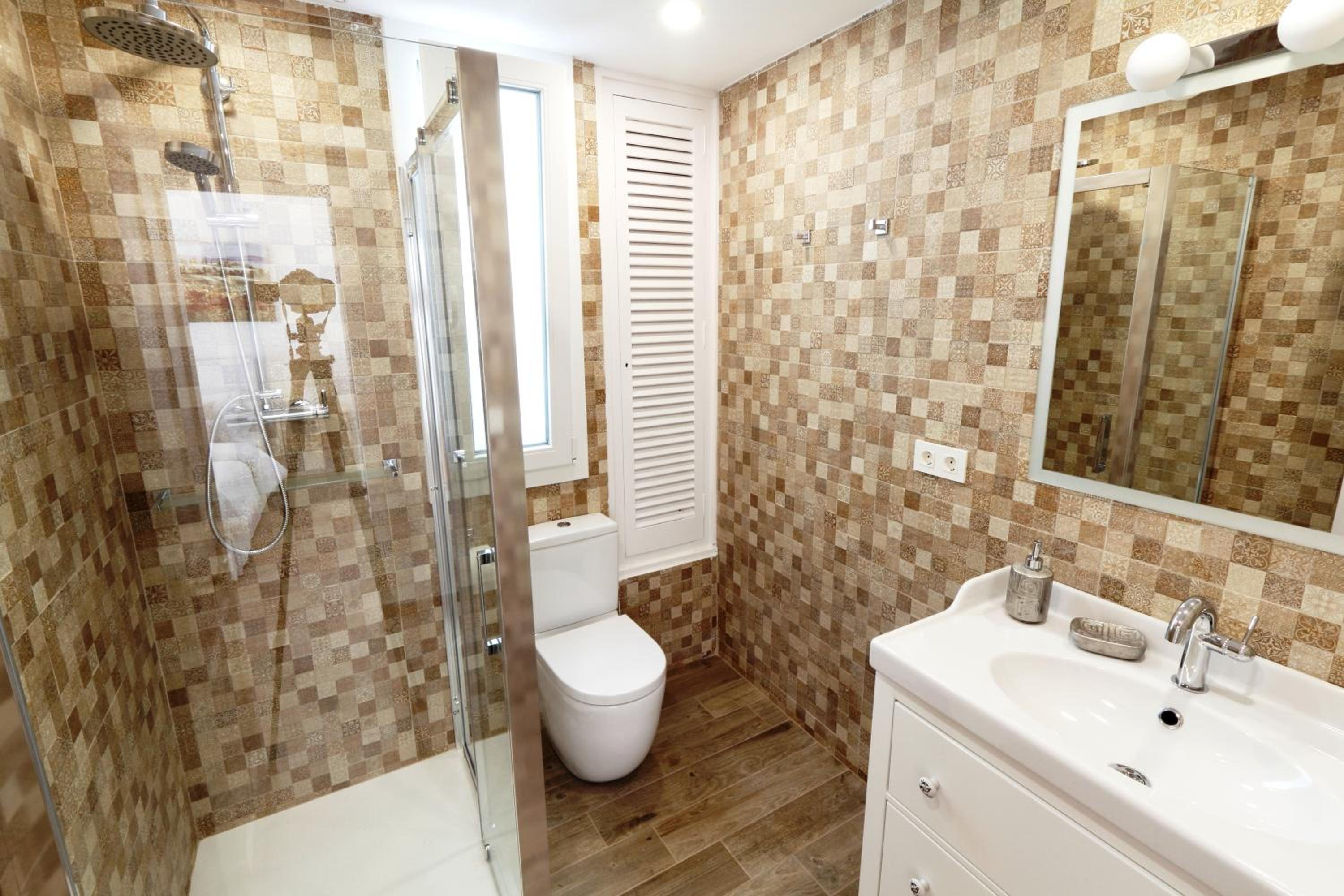 Sitges Centre Mediterranean House- 5 Bedroom, 4 Bathroom, Terrace Courtyard, Private Rooptop Pool photo 4