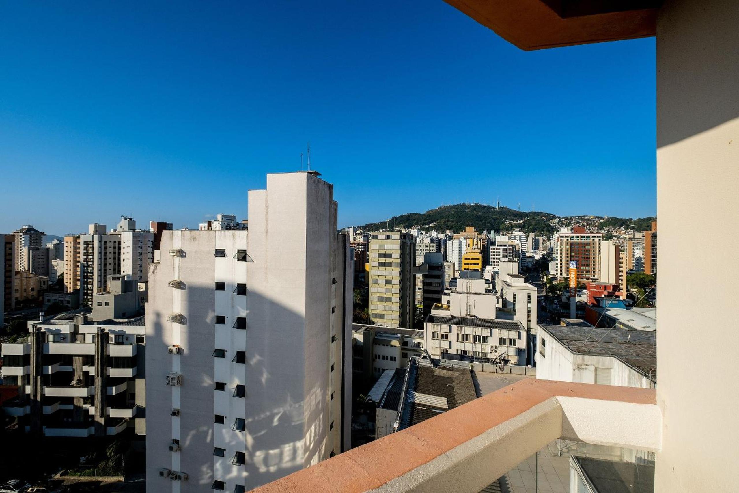 Lindo apto no centro Florianópolis RBH806