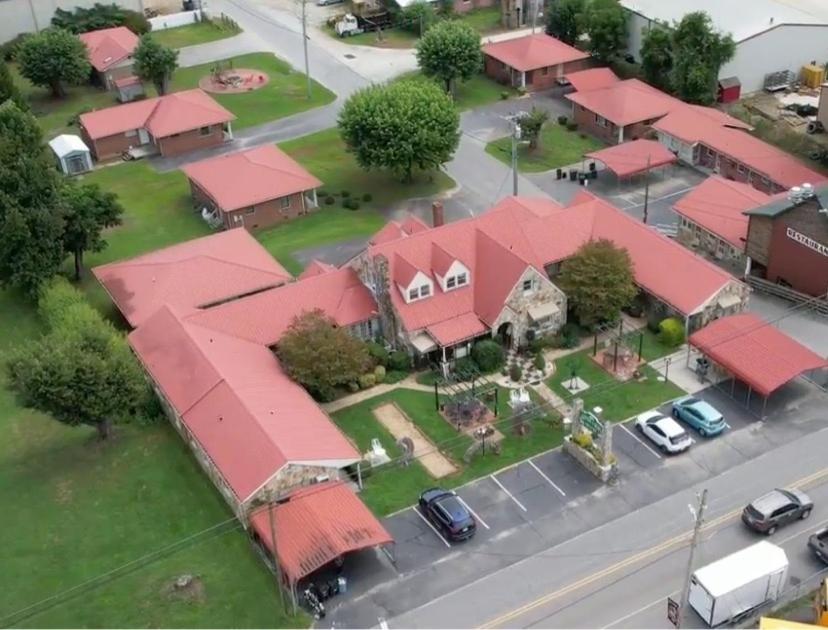 Phillips Historic Motel & Cottages