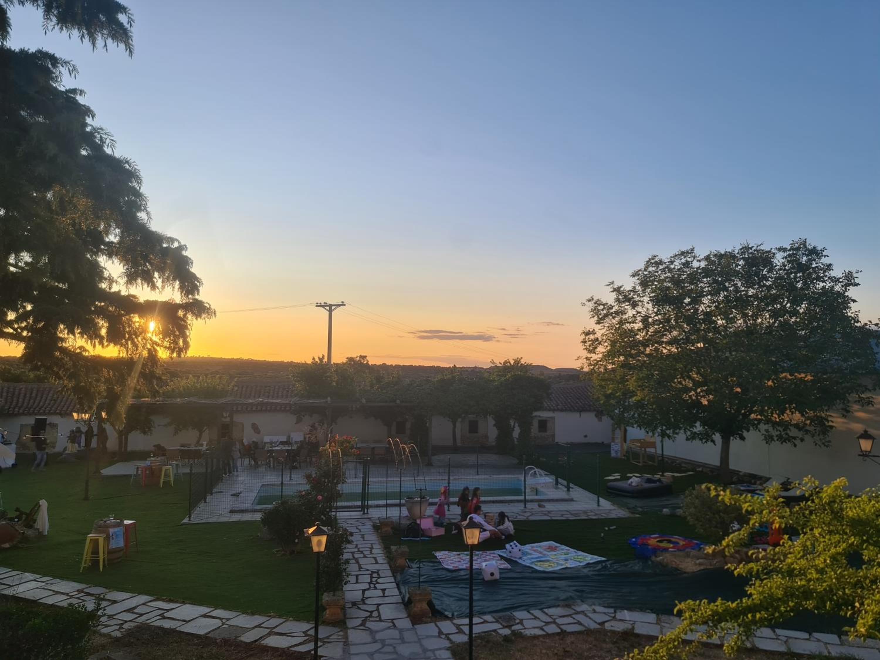 CASA RURAL PALACIO CONDE DE ALDANA con piscina entre encinares y dehesas