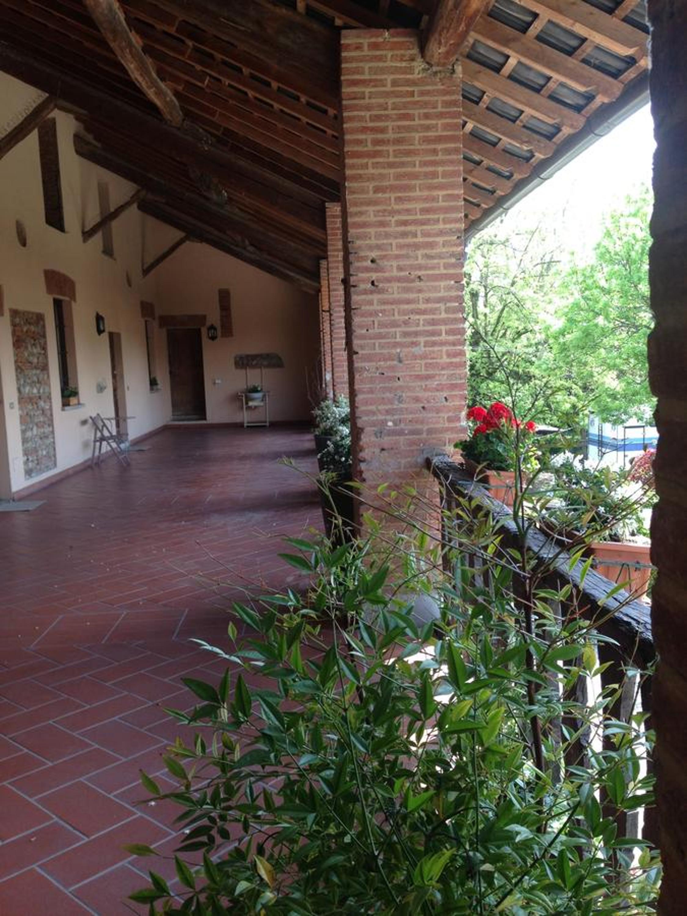 Photo 33