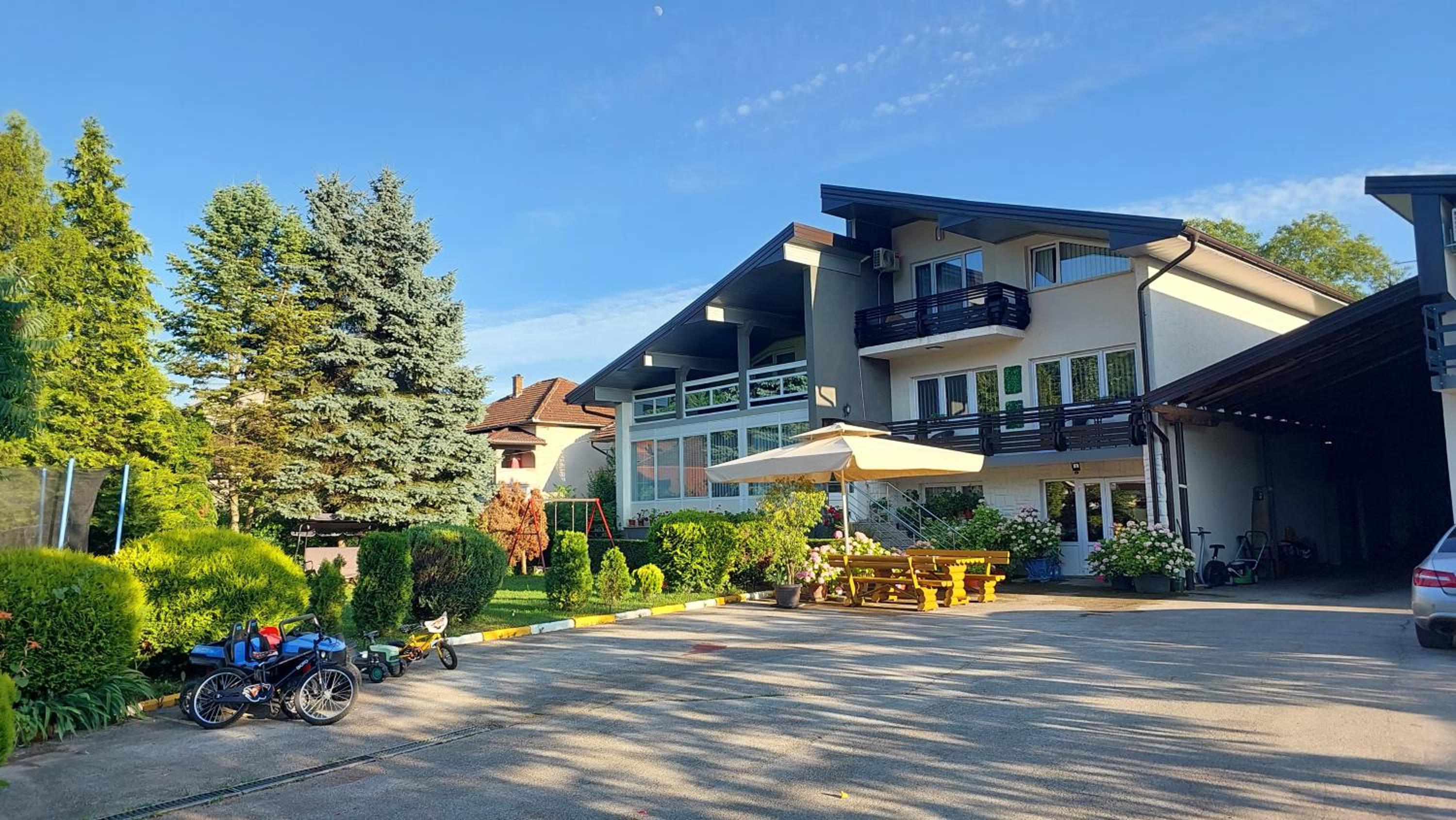 Riverside Resort Una
