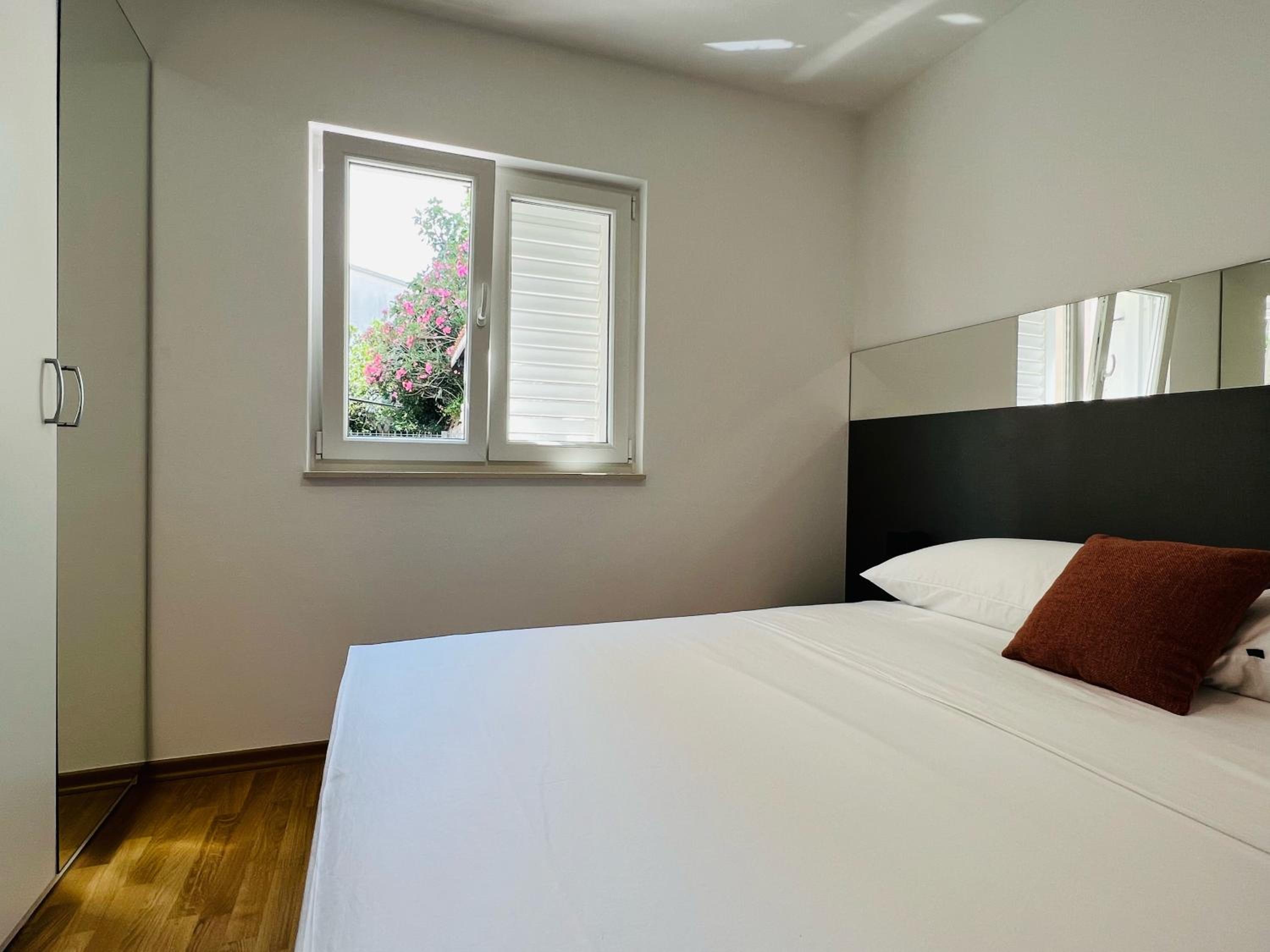 Apartmani AViS