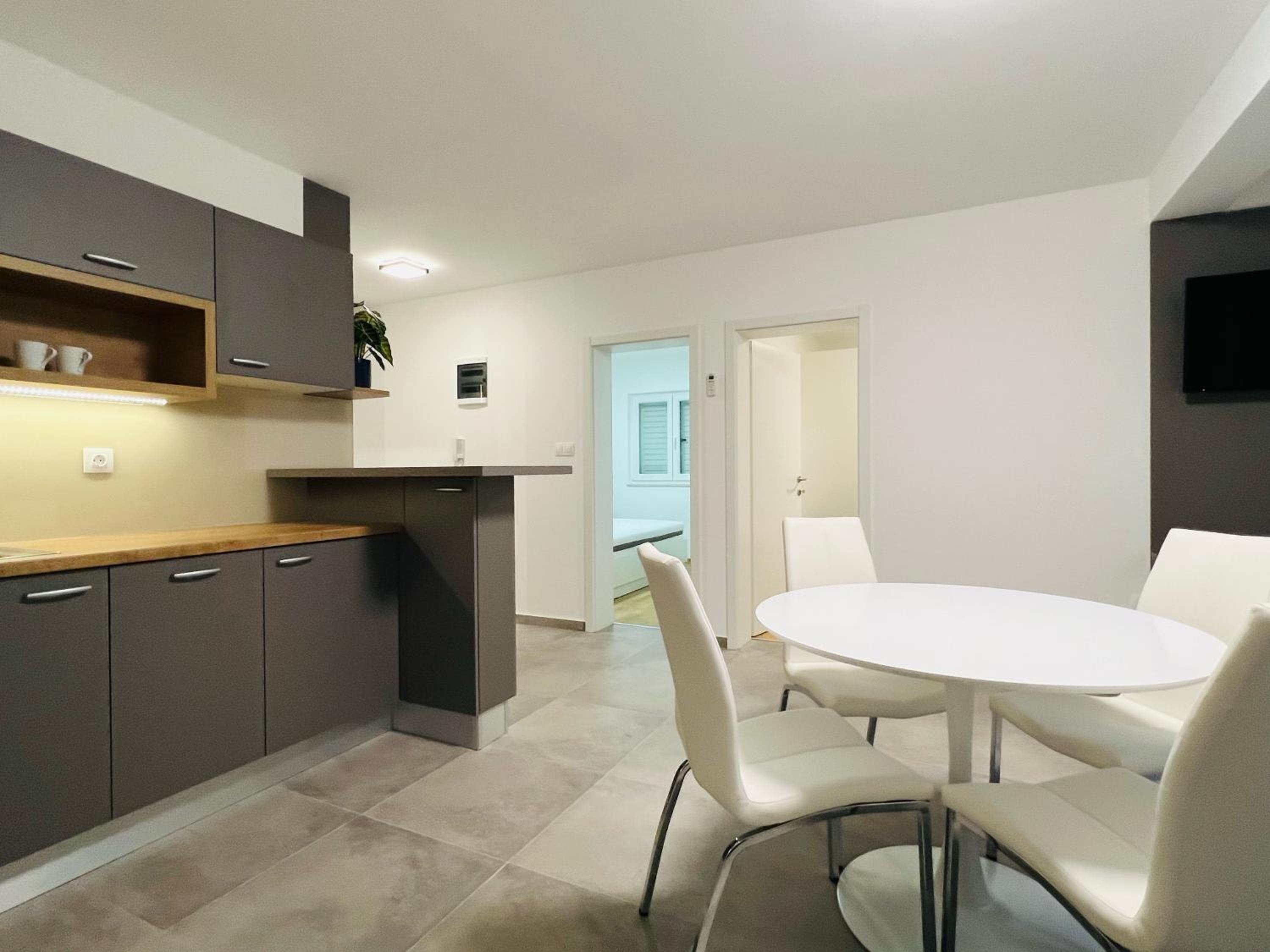 Apartmani AViS