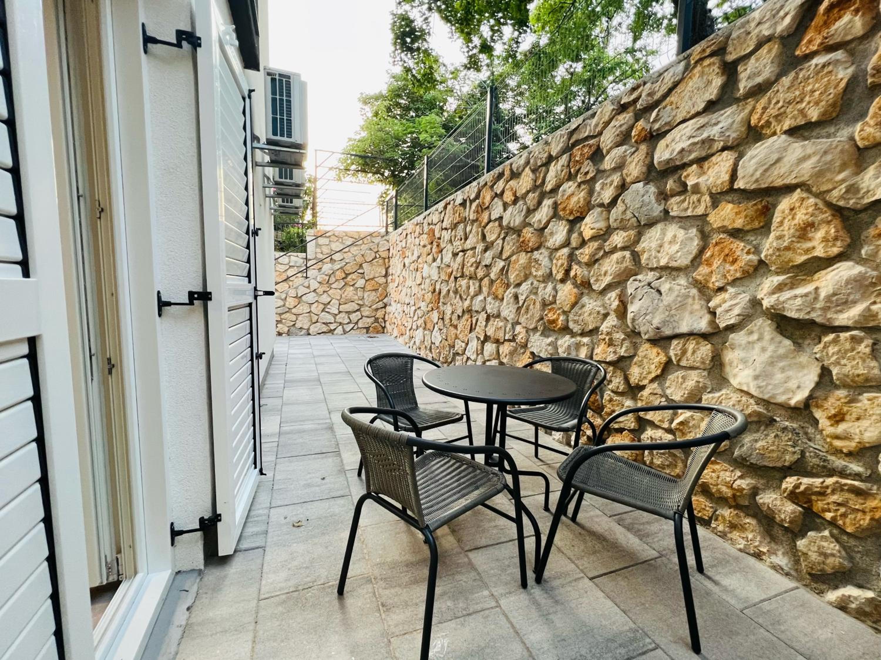 Apartmani AViS