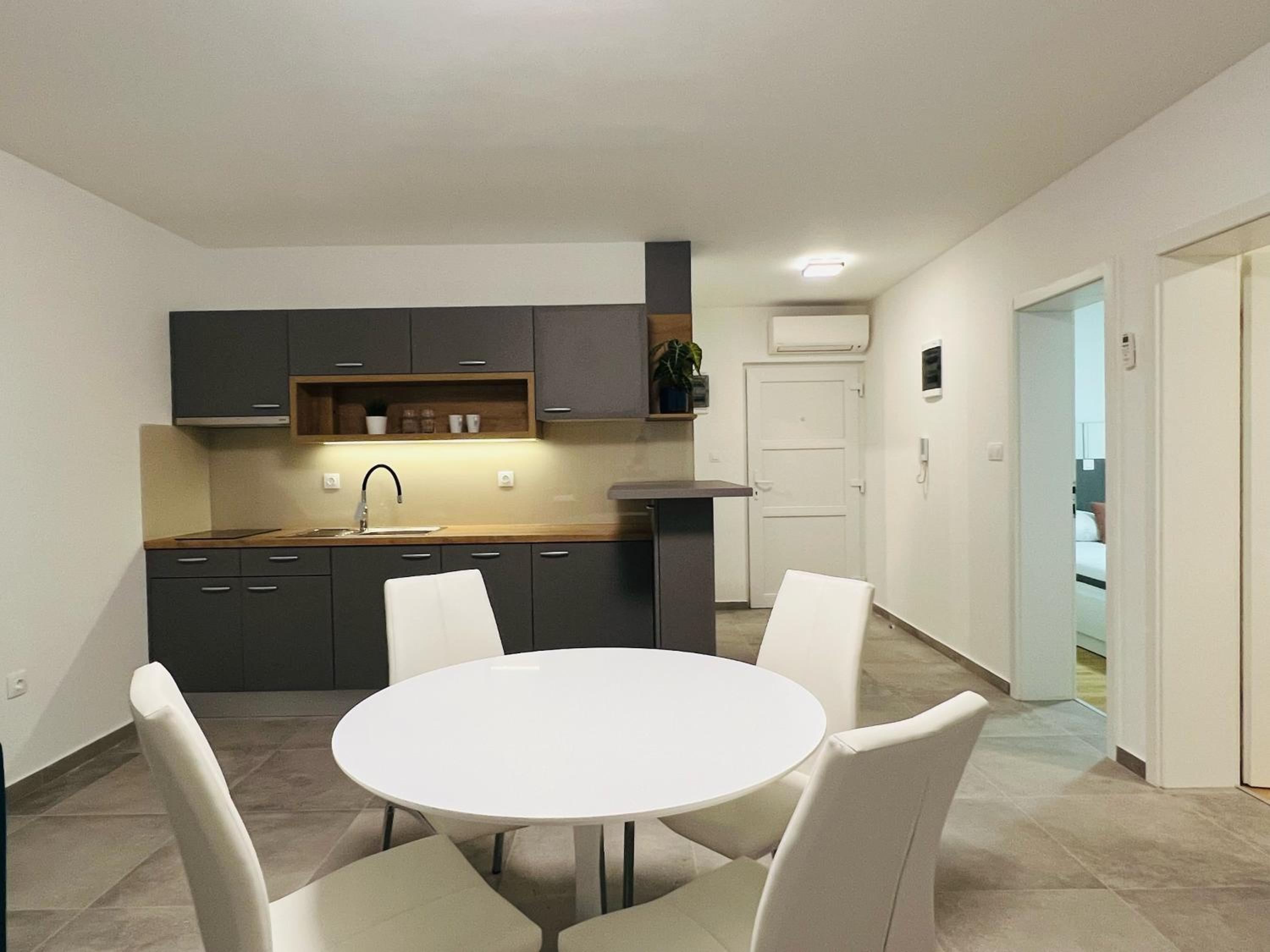 Apartmani AViS