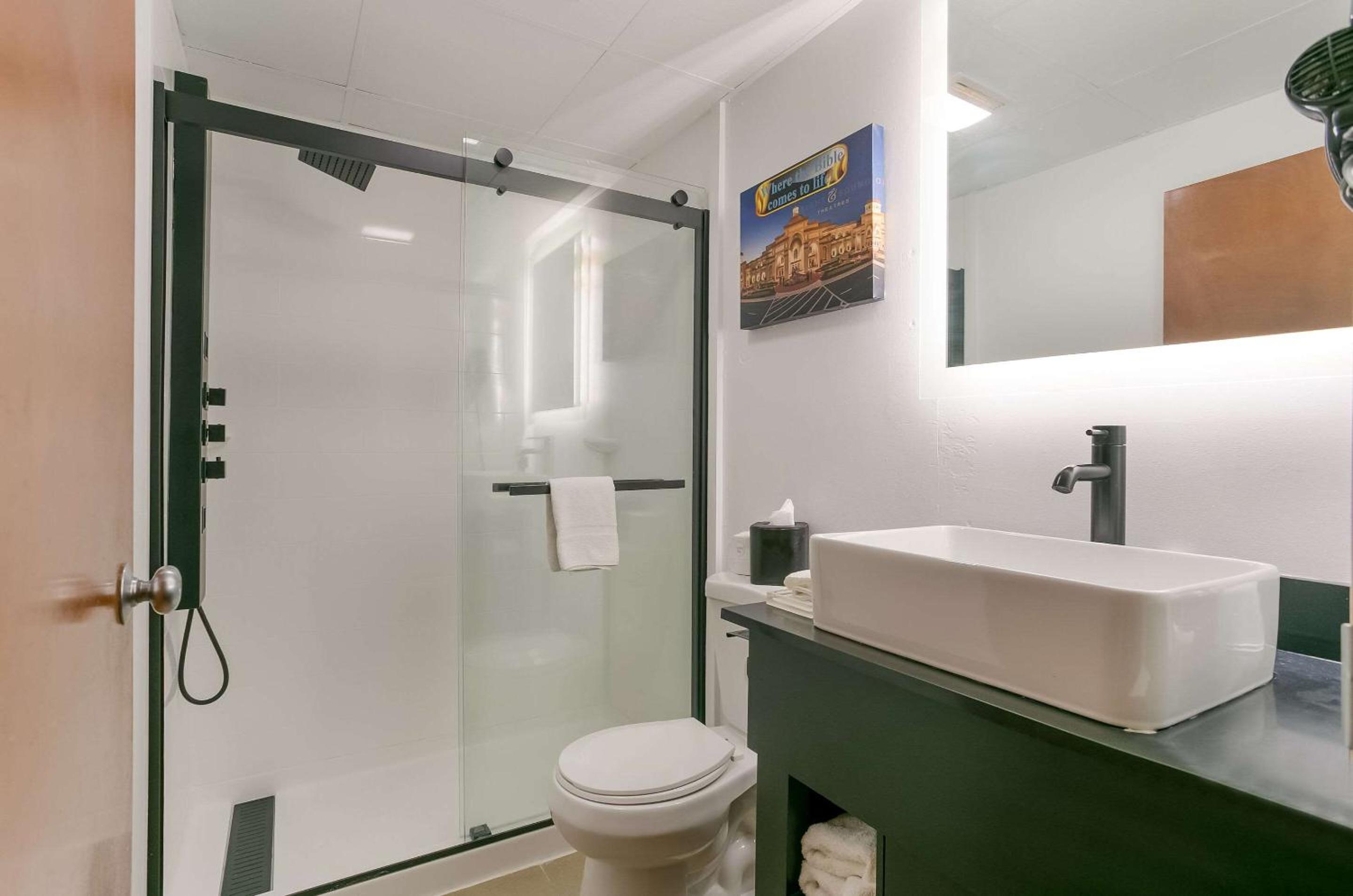 Lancaster Vacations - Econo Lodge Amish Country - Property Image 2