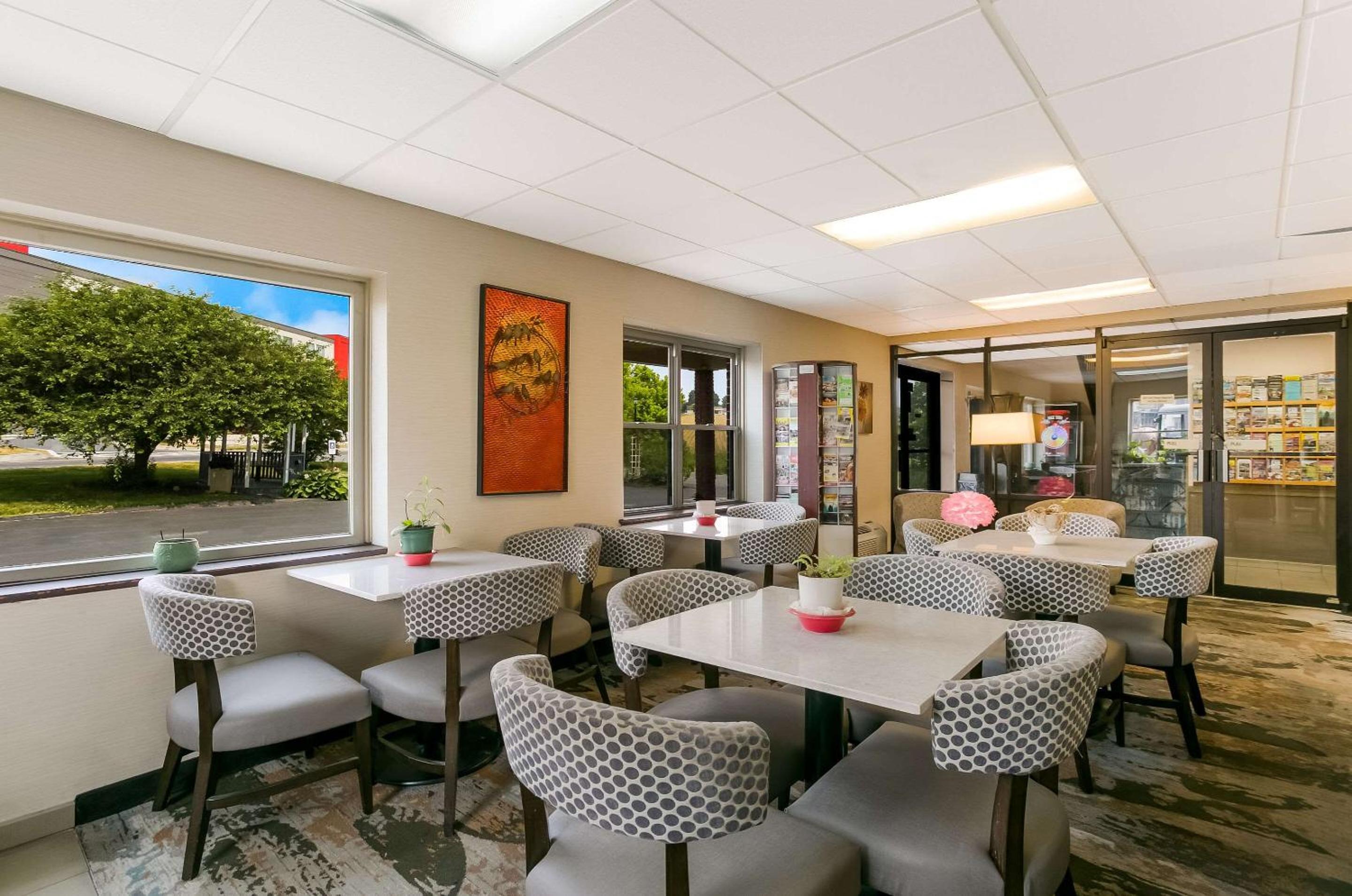 Lancaster Vacations - Econo Lodge Amish Country - Property Image 23