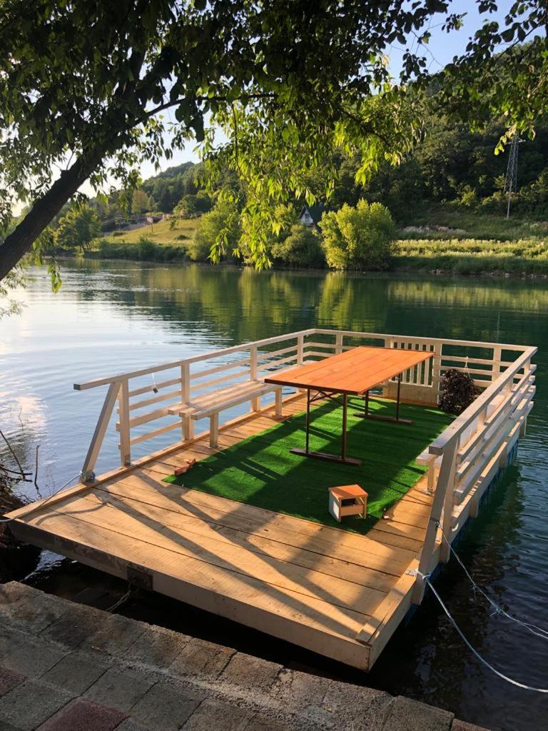 Riverside Resort Una