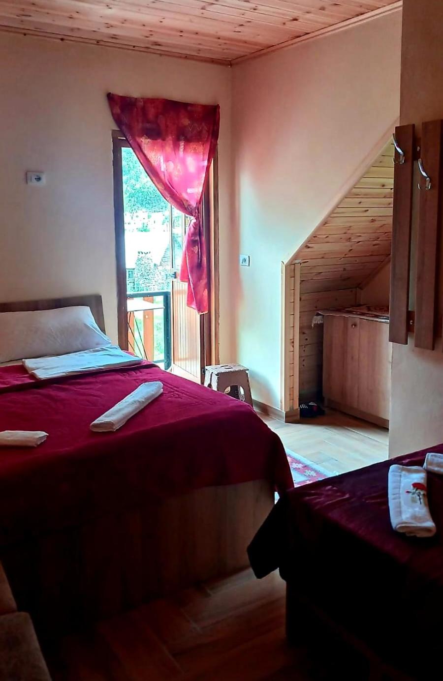 Guest House Shtëpiza Theth photo 5