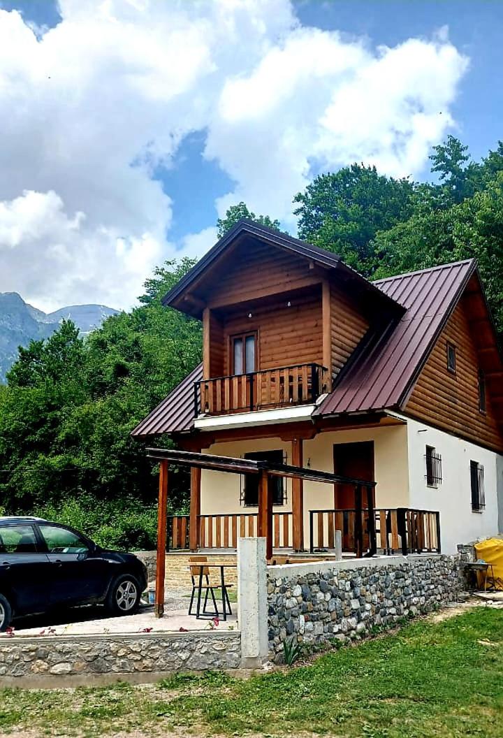 Guest House Shtëpiza Theth