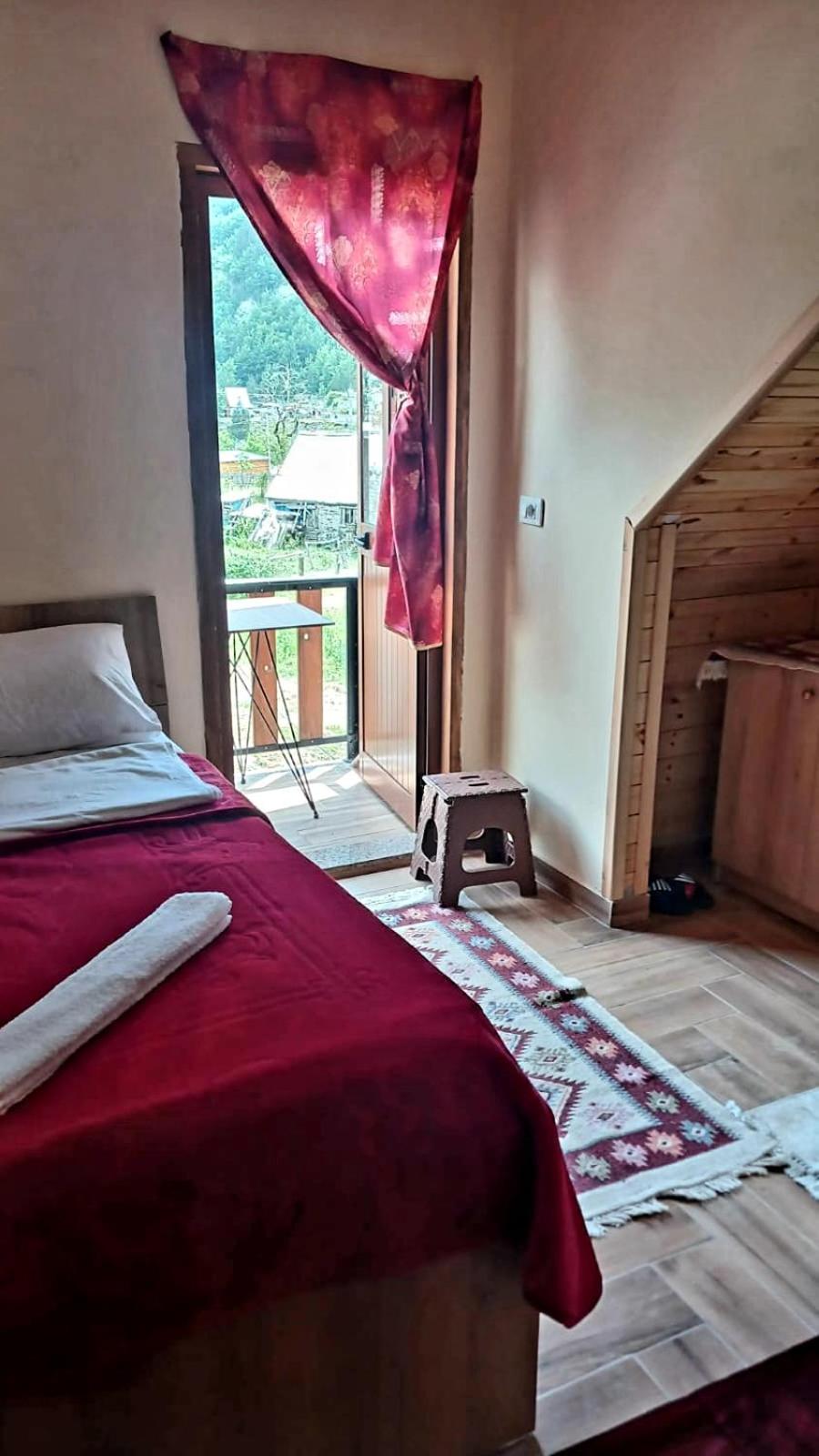 Guest House Shtëpiza Theth