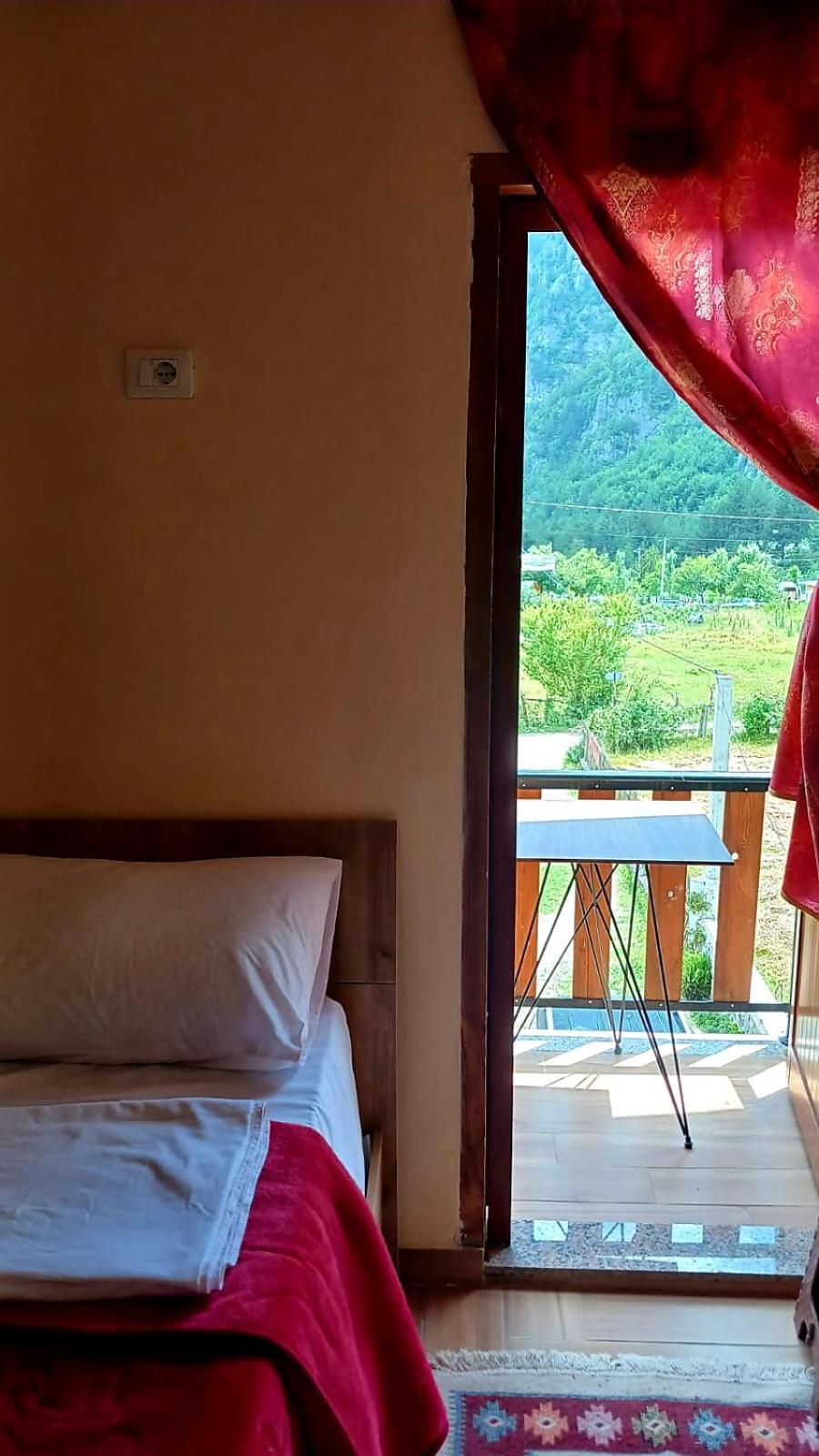 Guest House Shtëpiza Theth