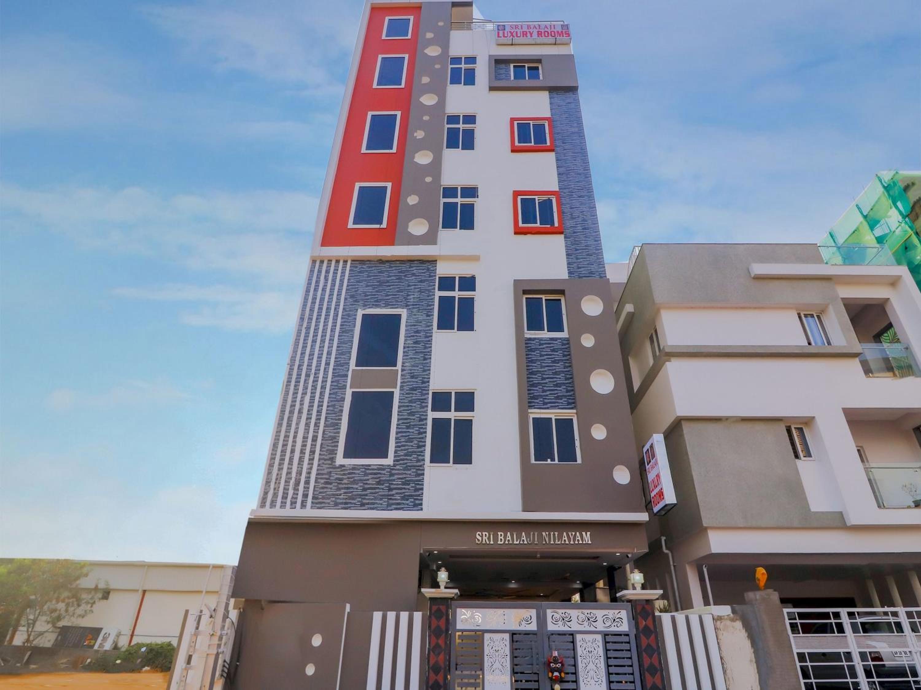 Hotel O Home Sri Balaji Luxary Rooms Near Inorbit Mall Cyberabad