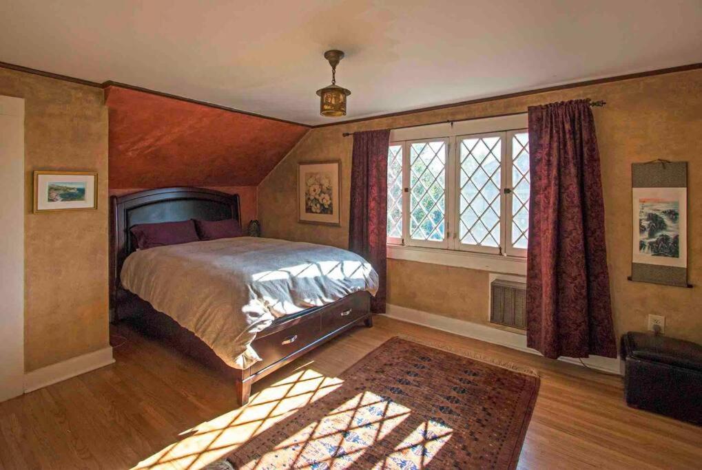 Artistic Craftsman Charm - DTLA-Pasadena-Hollywood