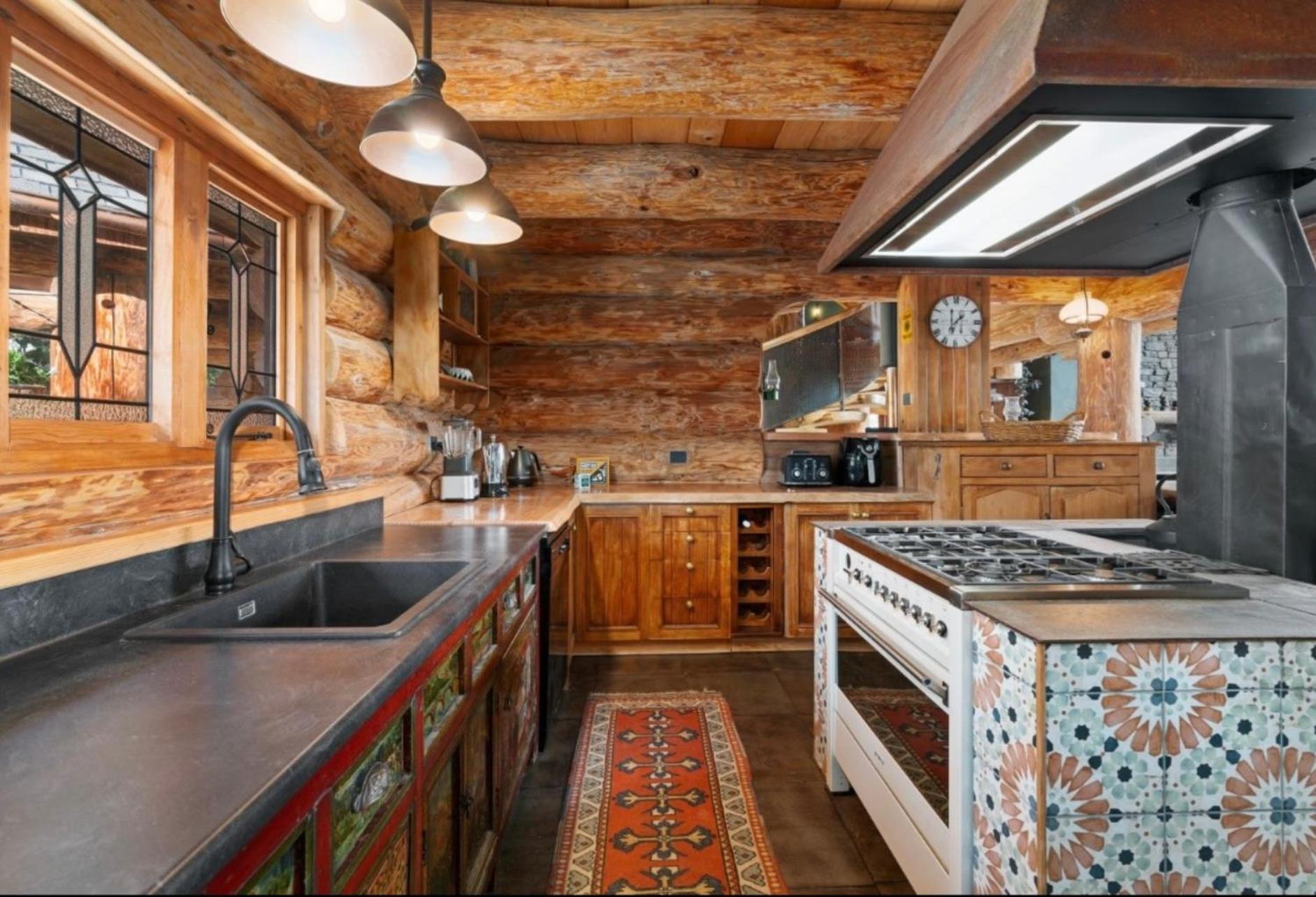 Fairytale Log Cabin - Homewood Forest Retreat