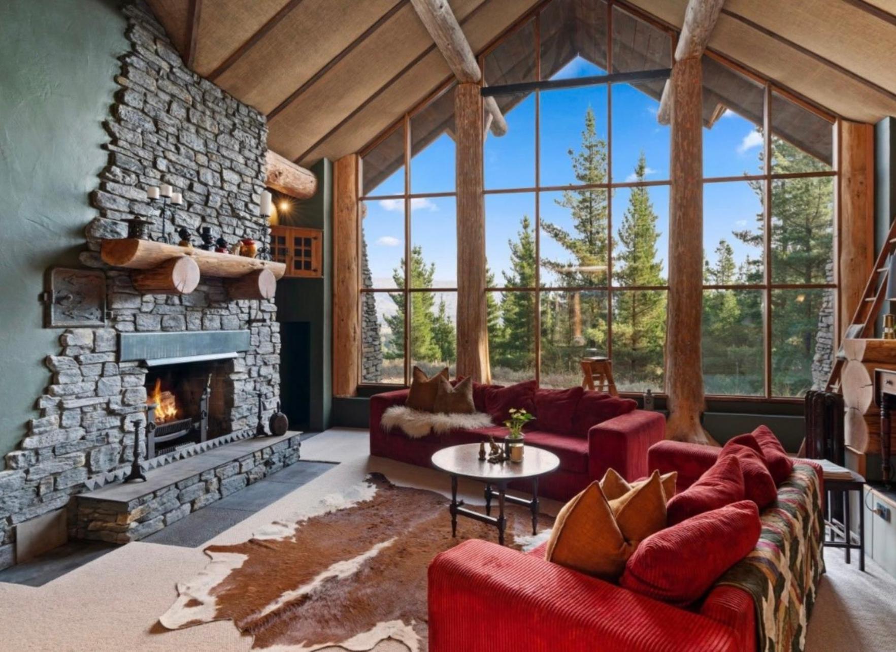Fairytale Log Cabin - Homewood Forest Retreat