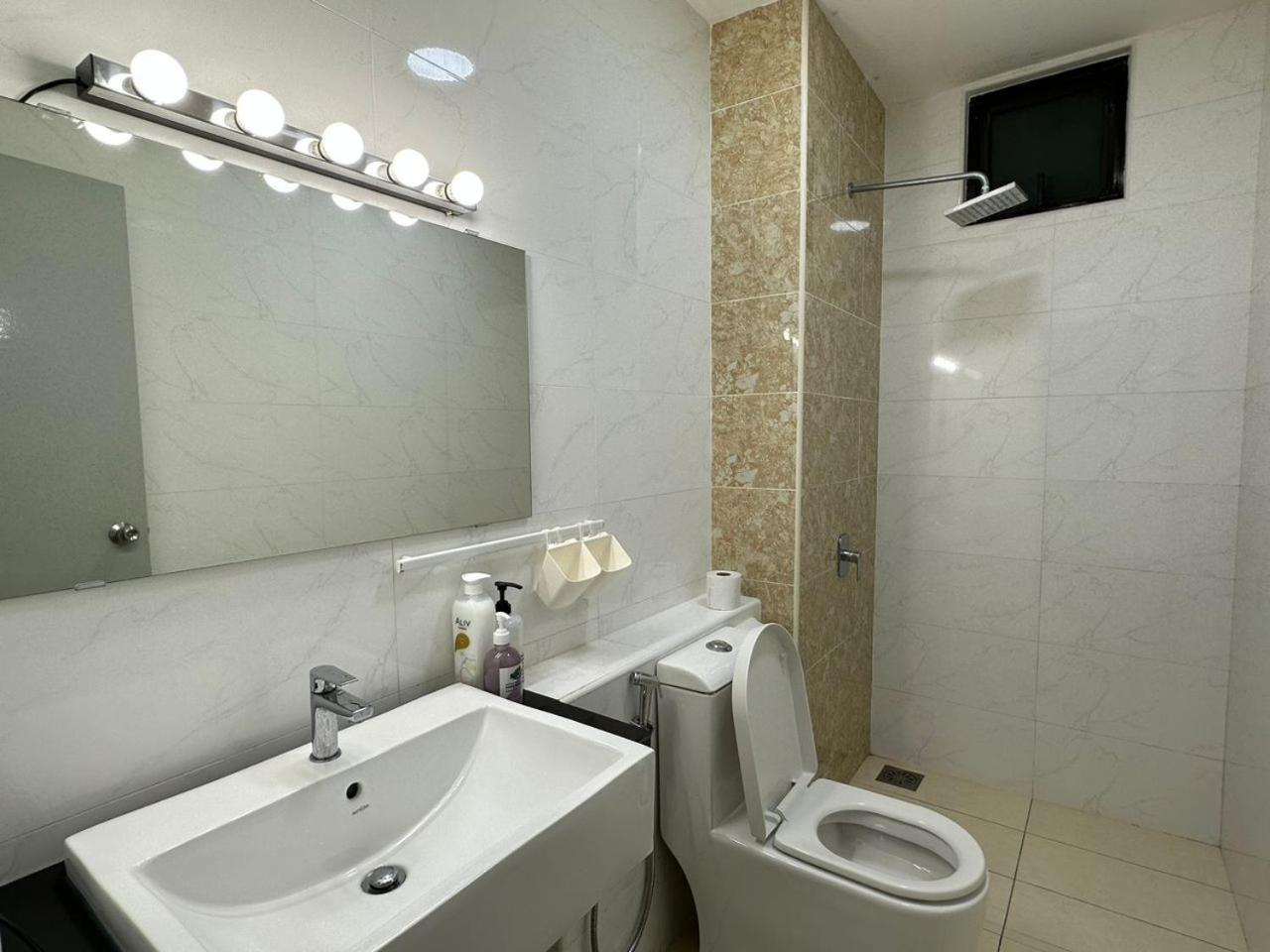 DSummit Cozy 3 Bedroom with Netflix WiFi Towel etc
